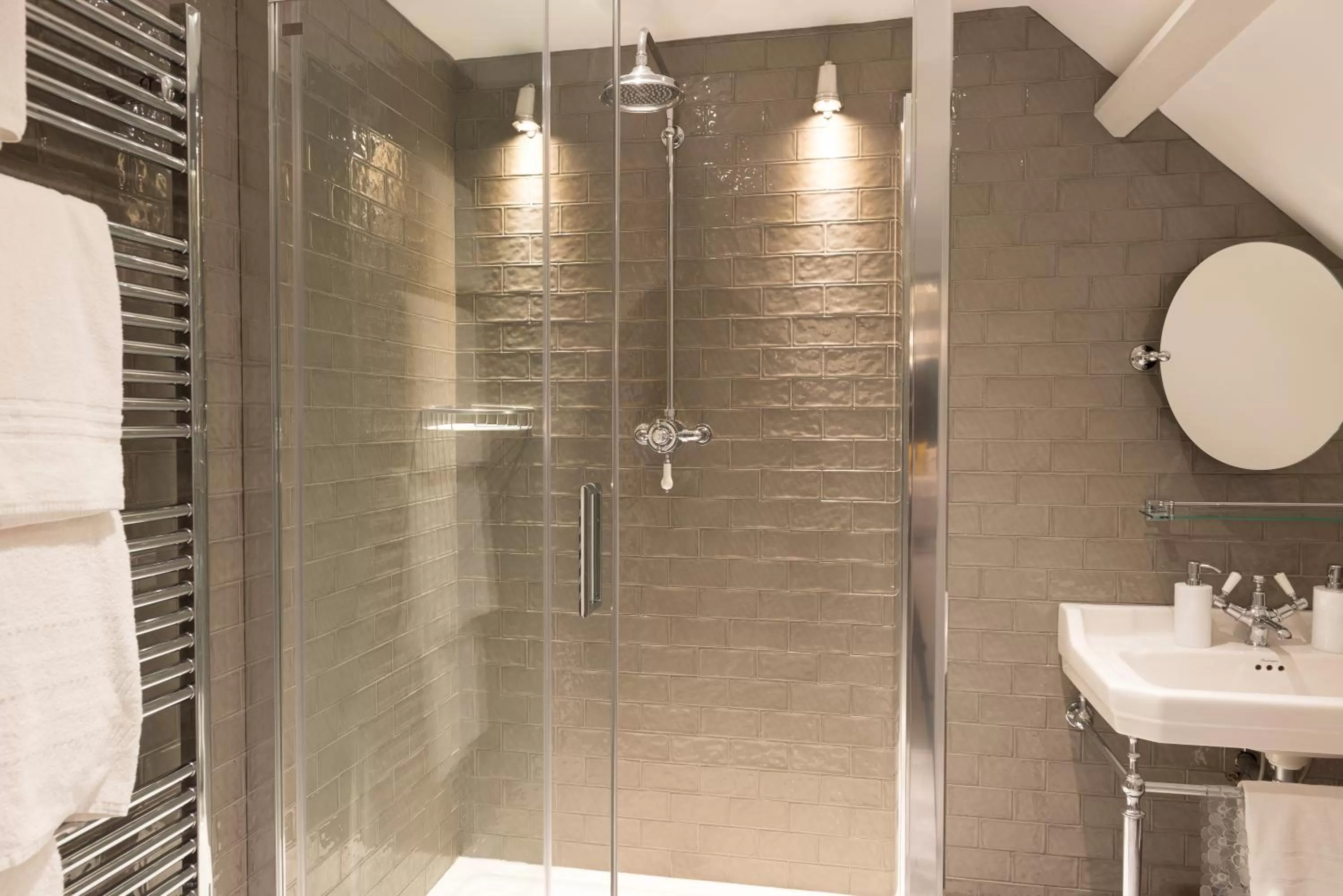 Shower in Best Western Red Lion Hotel