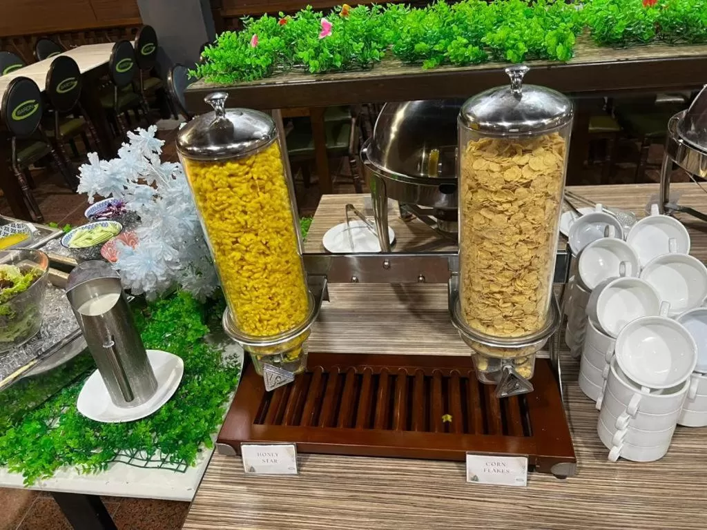 Restaurant/places to eat in Malibest Resort