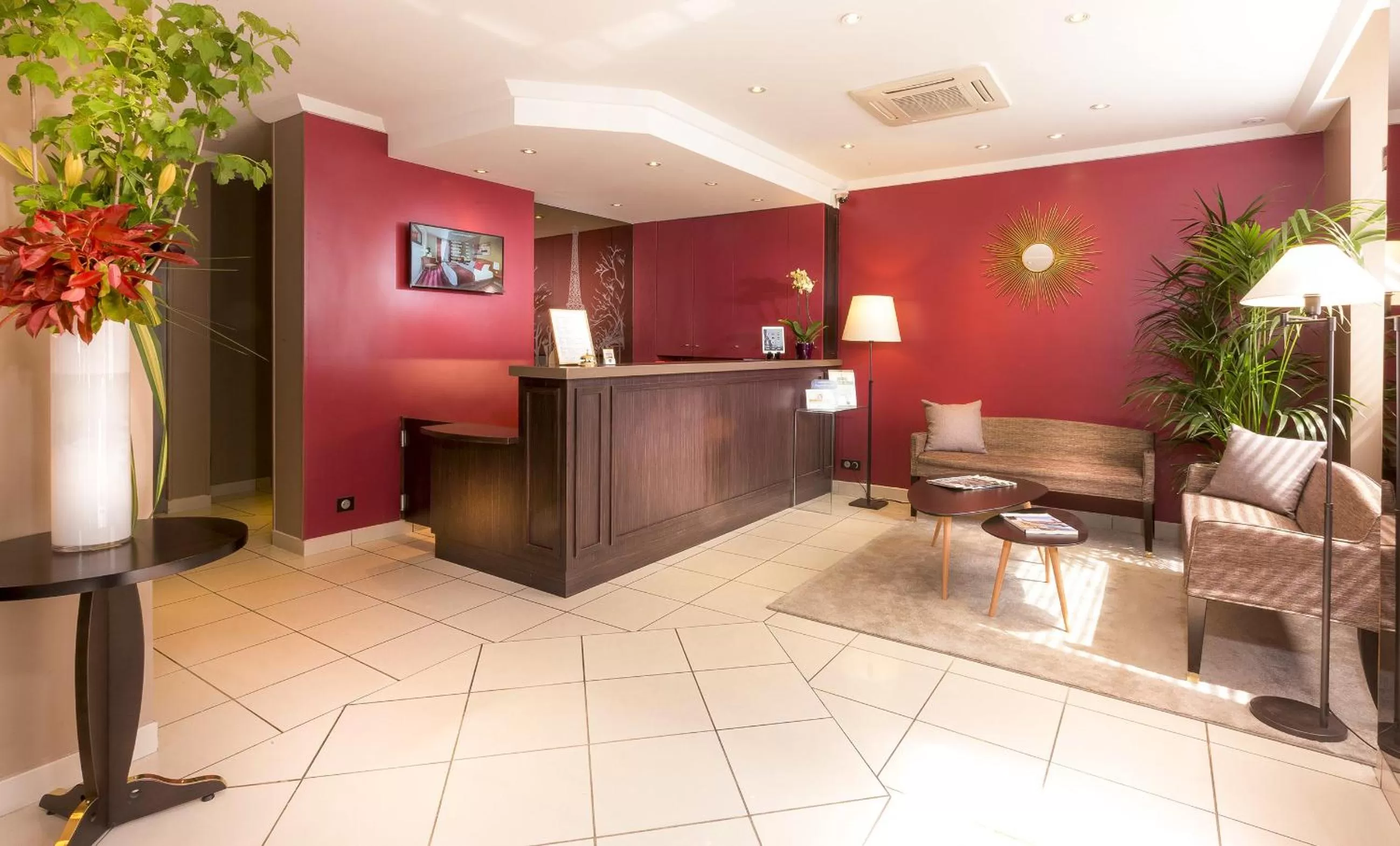 Lobby or reception in Europe Hotel Paris Eiffel