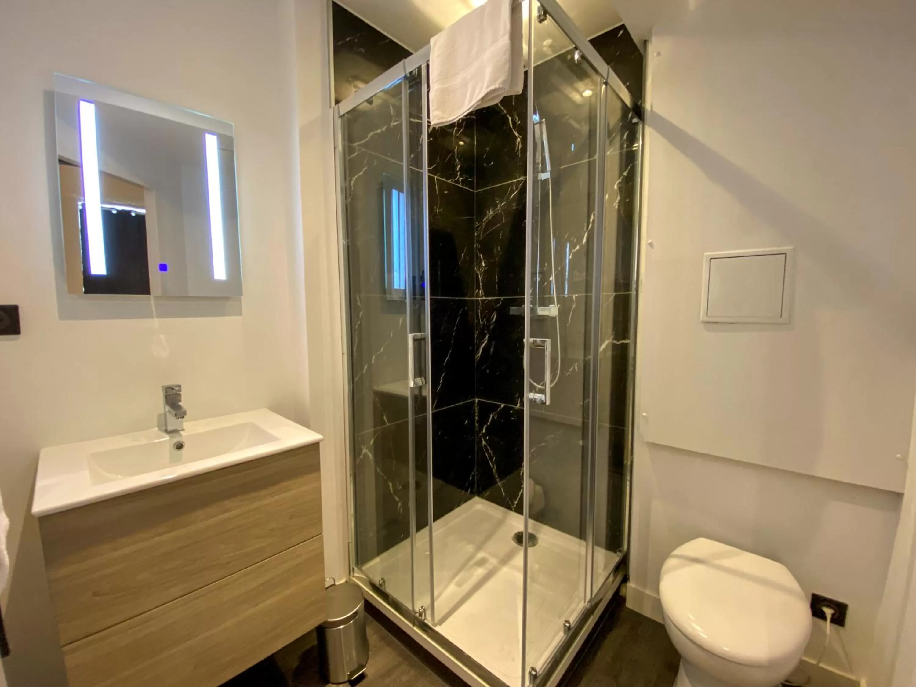 Bathroom in Le Bras d'or Apparts et Spa