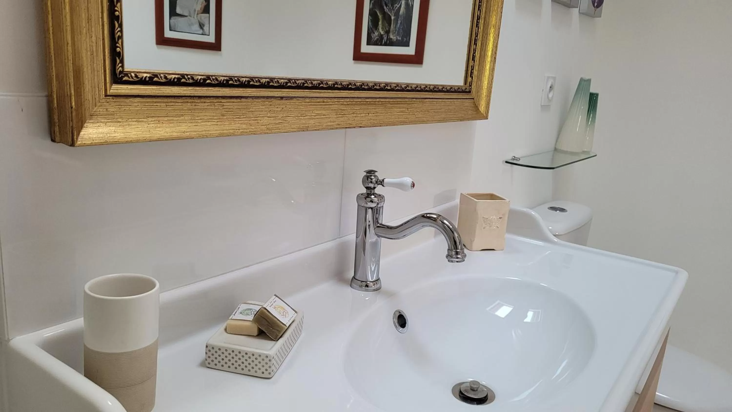 Bathroom in Au Do'Mayne des Bouilles - Spa & Piscine