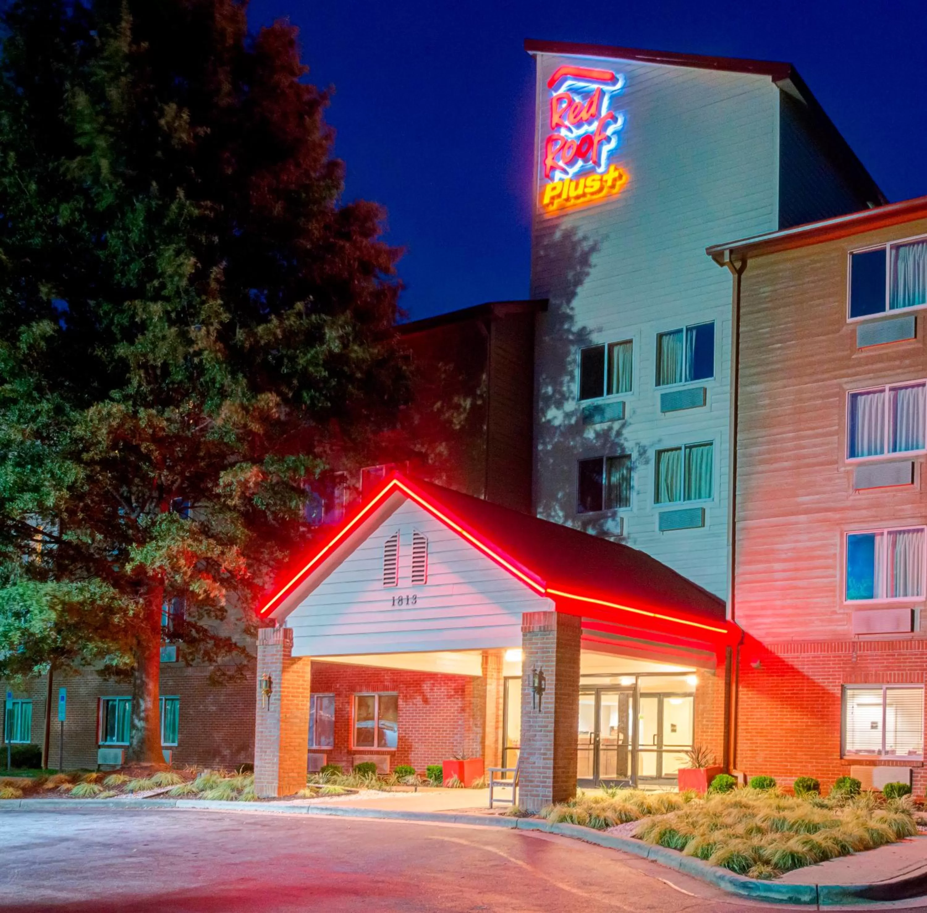 Property building in Red Roof Inn PLUS Raleigh Downtown NCSU Conv Center