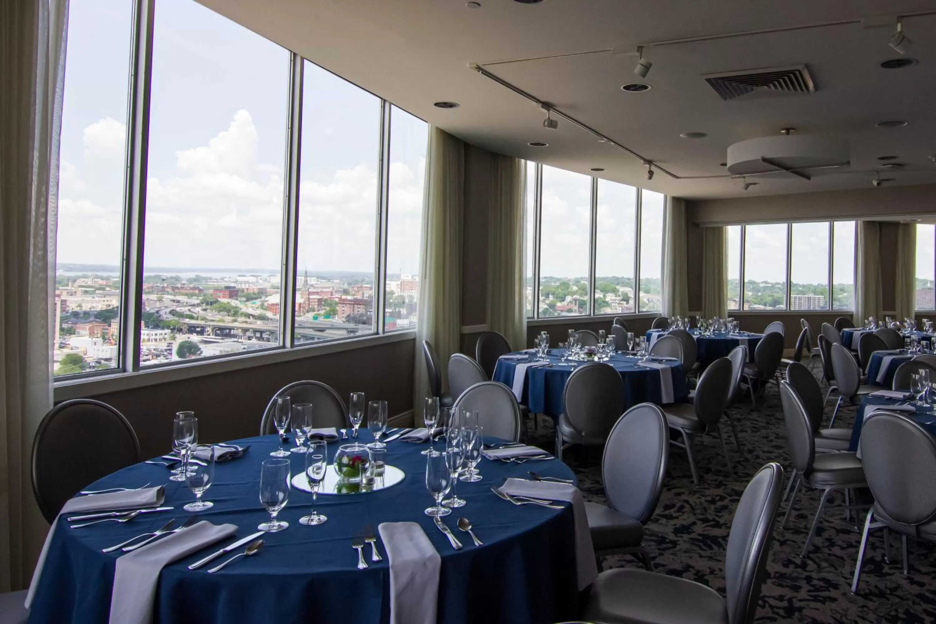 Meeting/conference room in Crowne Plaza Syracuse by IHG