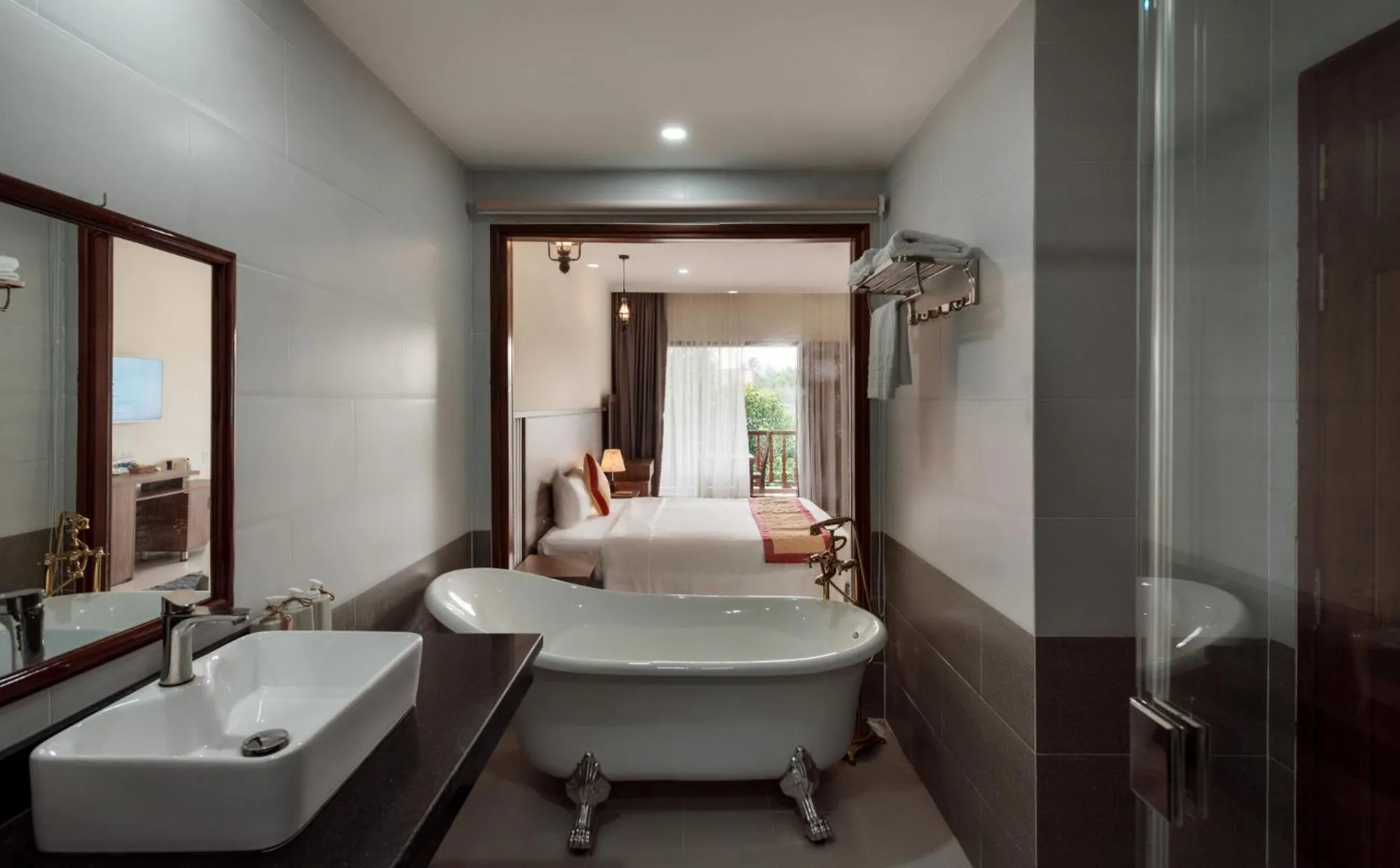 Bath in Elwood Premier Resort Phu Quoc