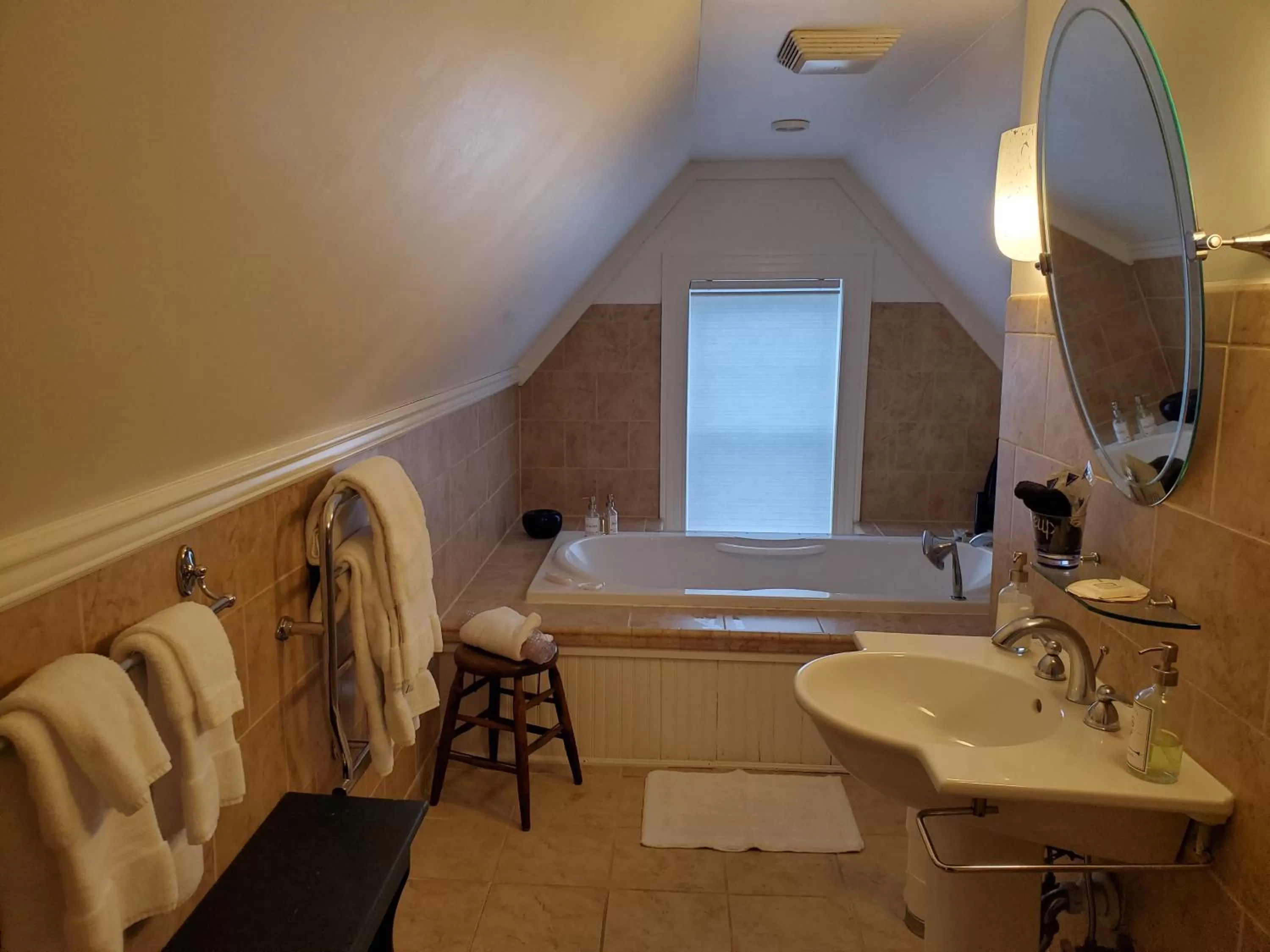 Deluxe King Room in The Inn at Onancock