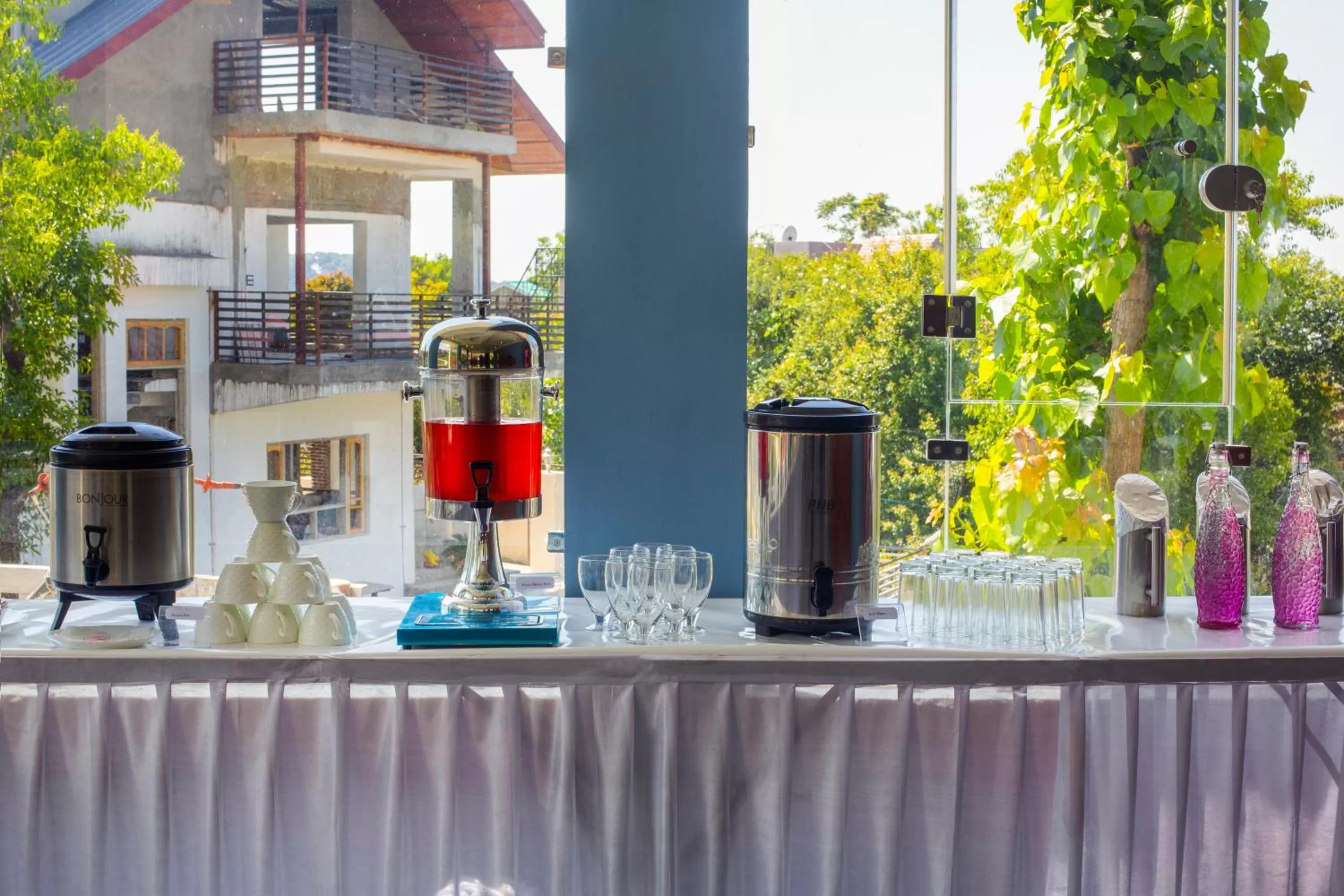 Restaurant/places to eat in Treebo Ortus Residency