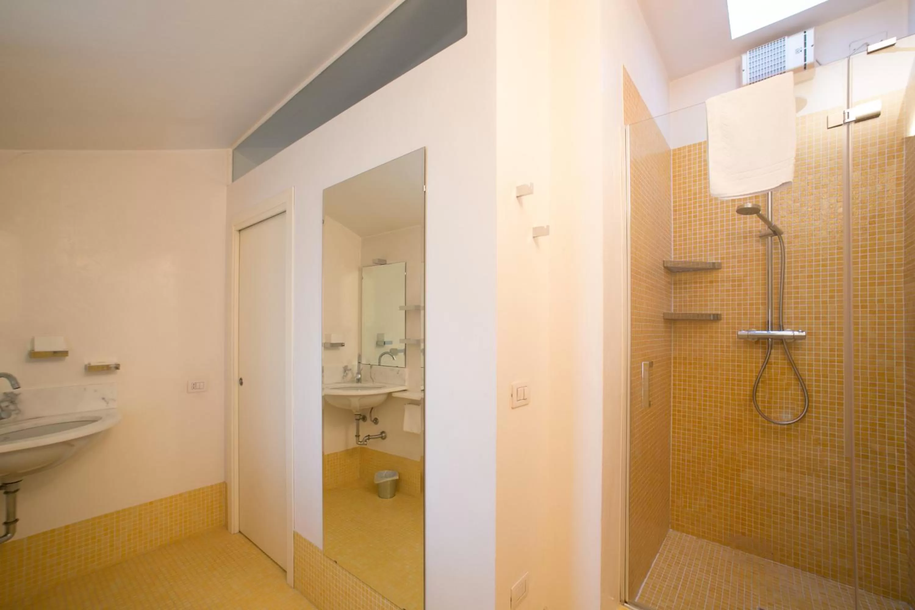 Shower, Bathroom in A Casa di Tom