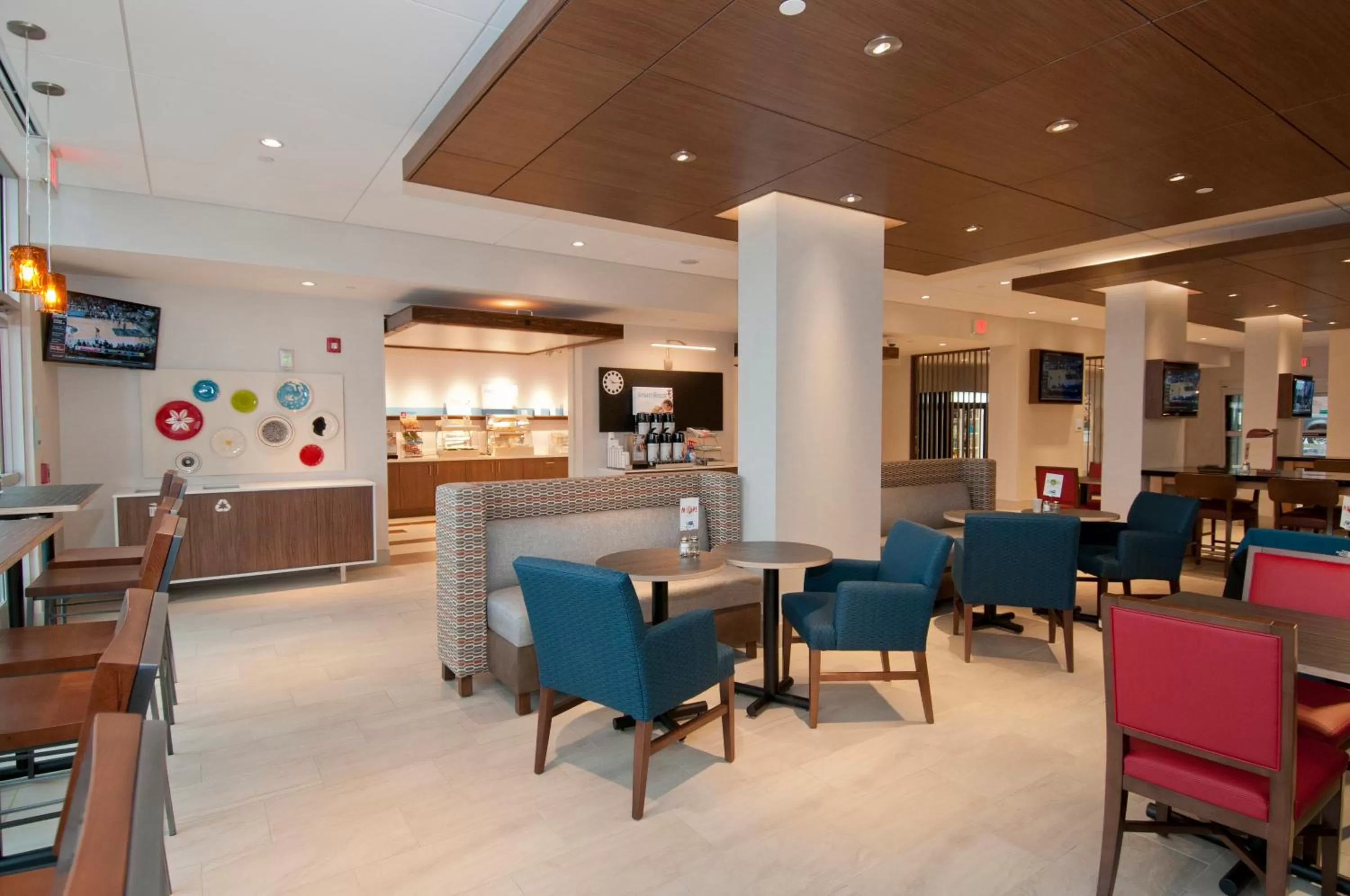 Breakfast in Holiday Inn Express & Suites Johnstown by IHG