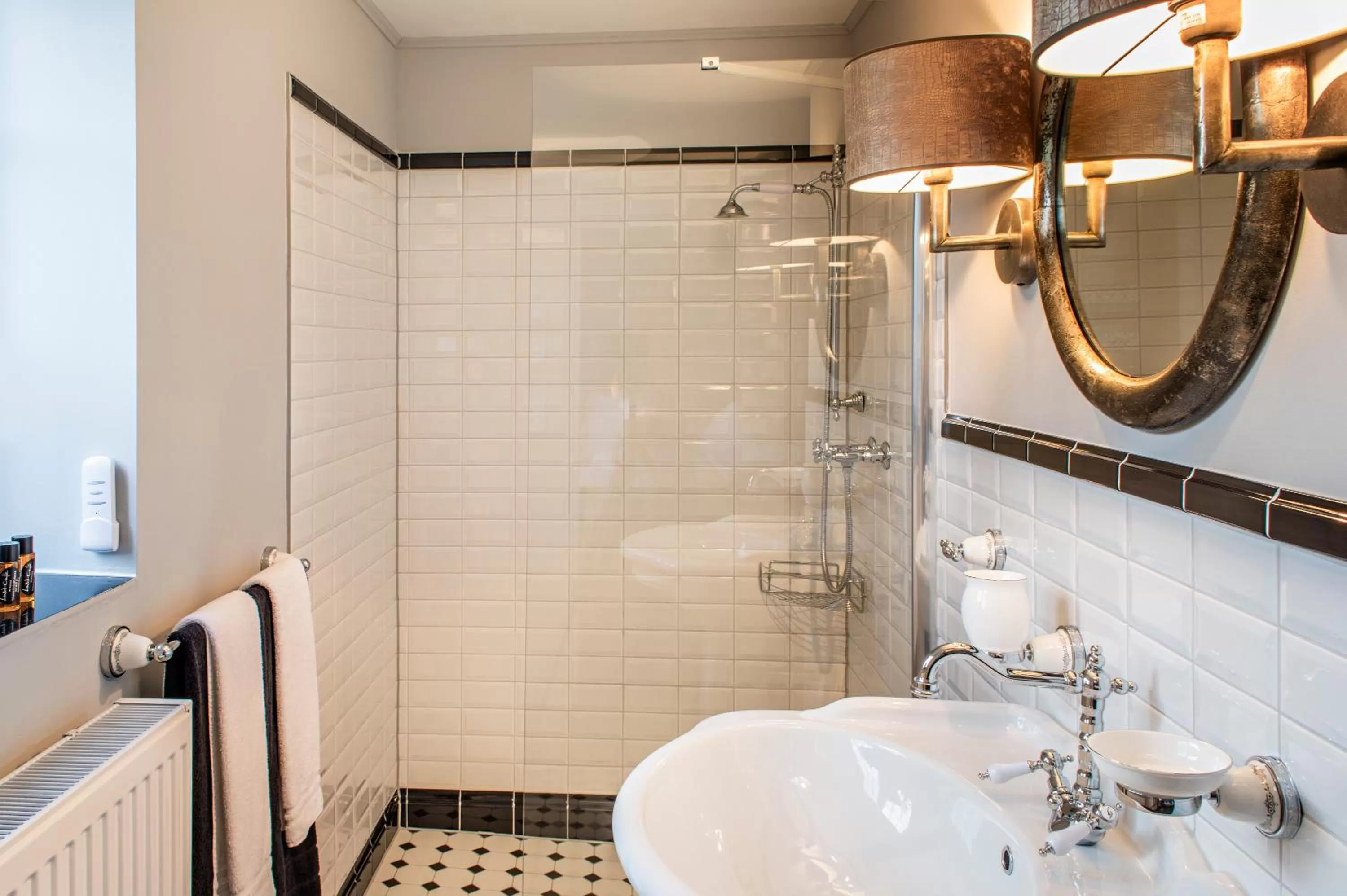 Bathroom in Landcafe mit Mini Hotel