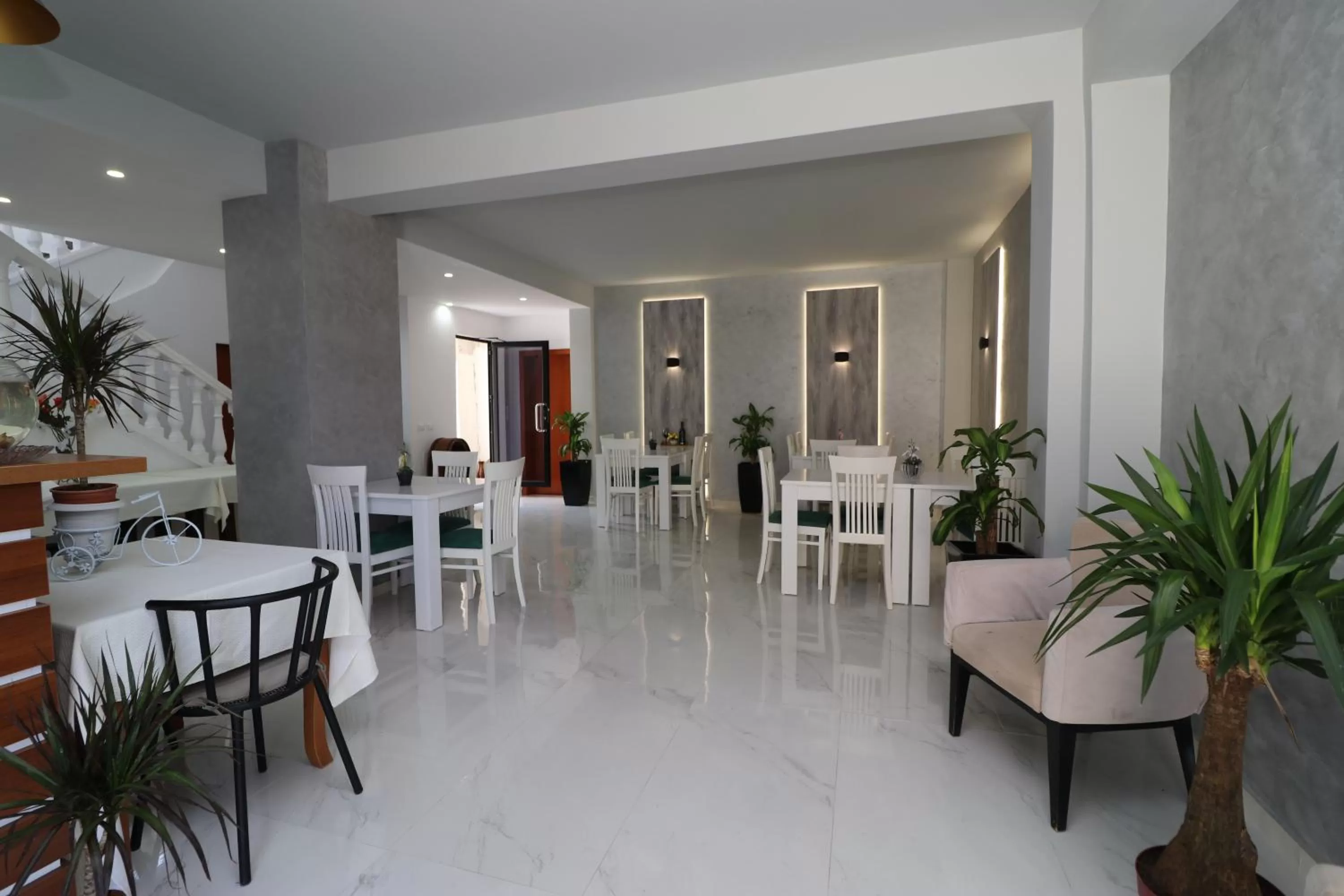 Lobby or reception, Restaurant/Places to Eat in HOTEL KRISTAL