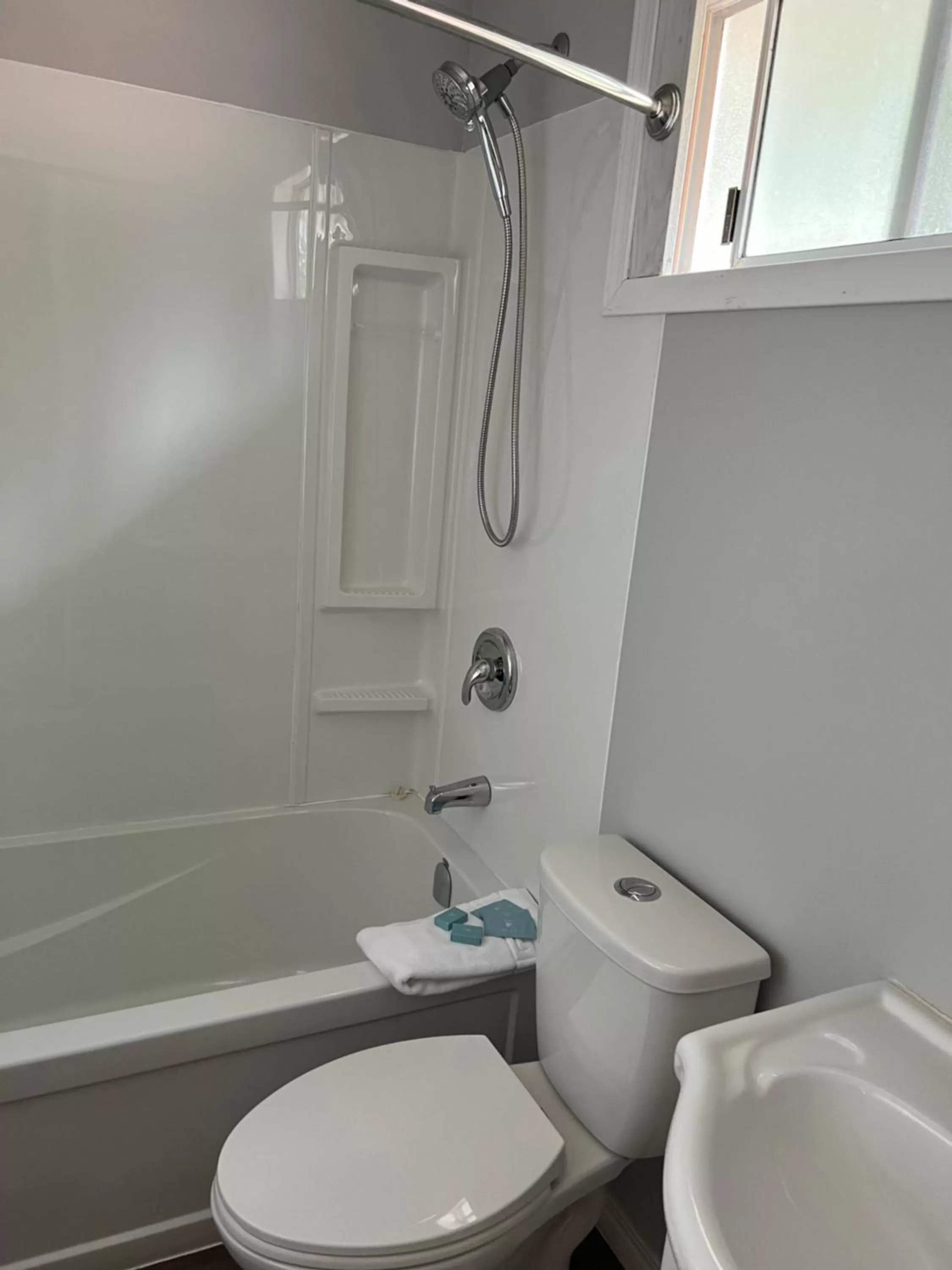 Pioneer Inn by the River