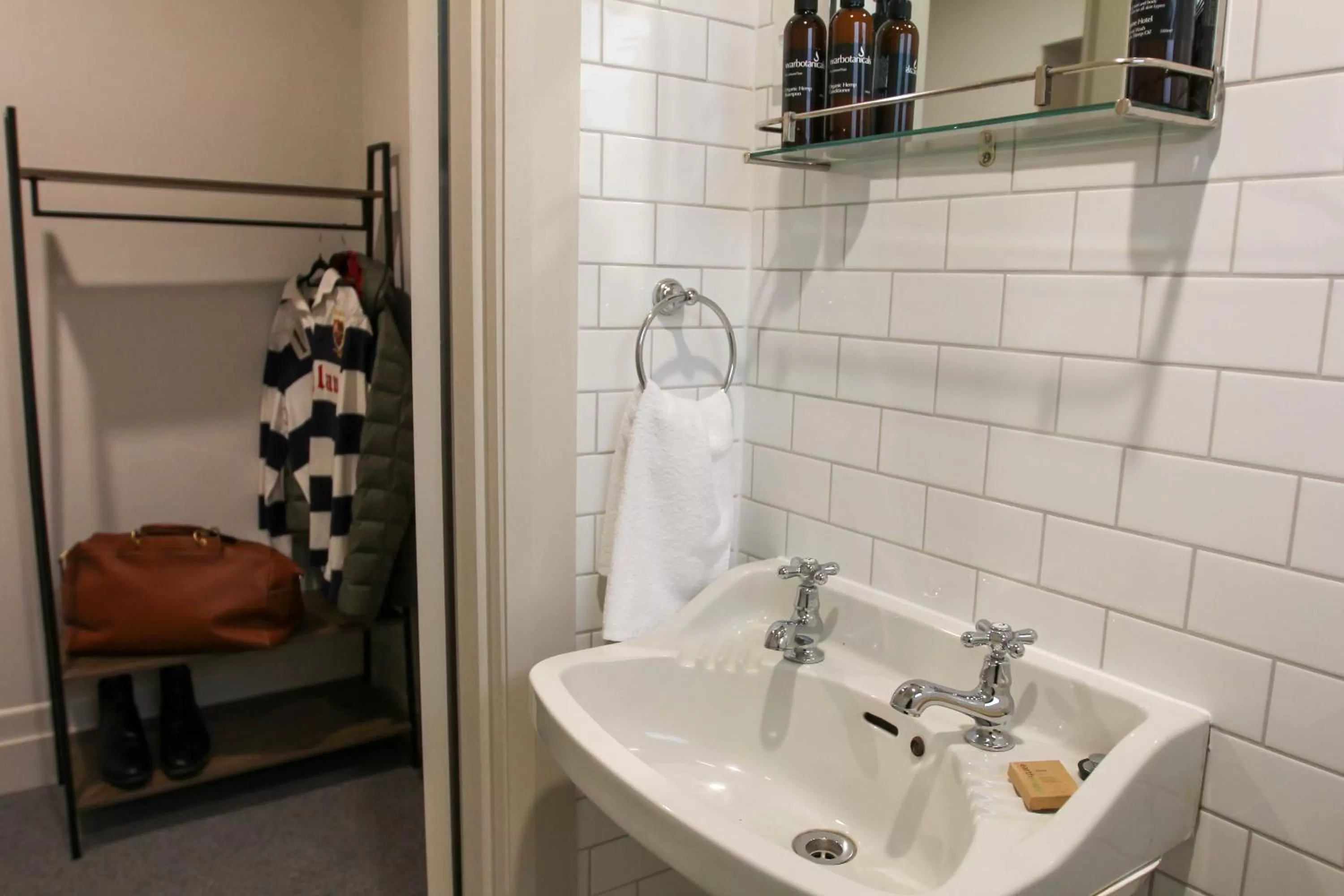 Alpine Hotel, Eat Drink Sleep