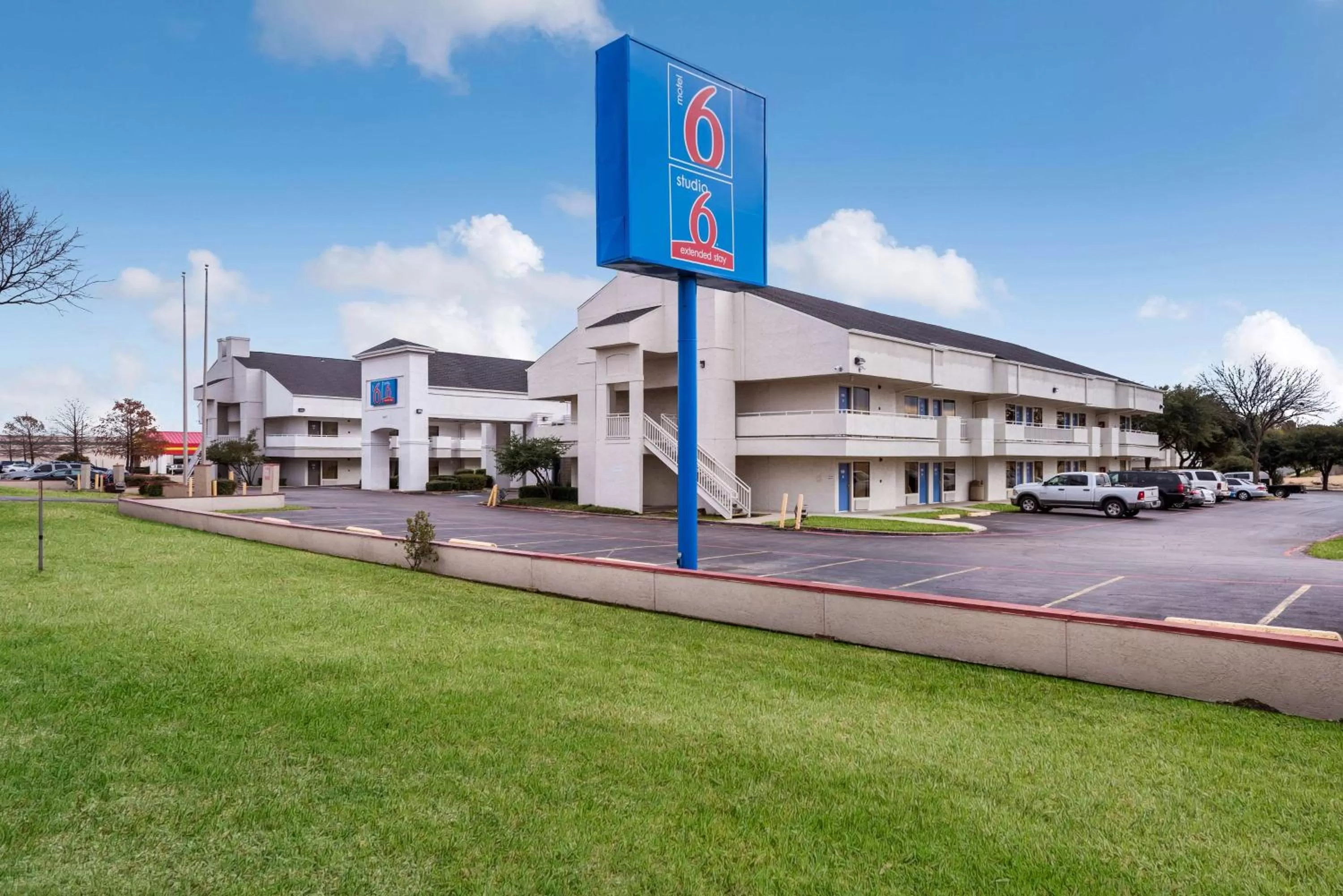 Property building in Motel 6-Irving, TX - Irving DFW Airport East
