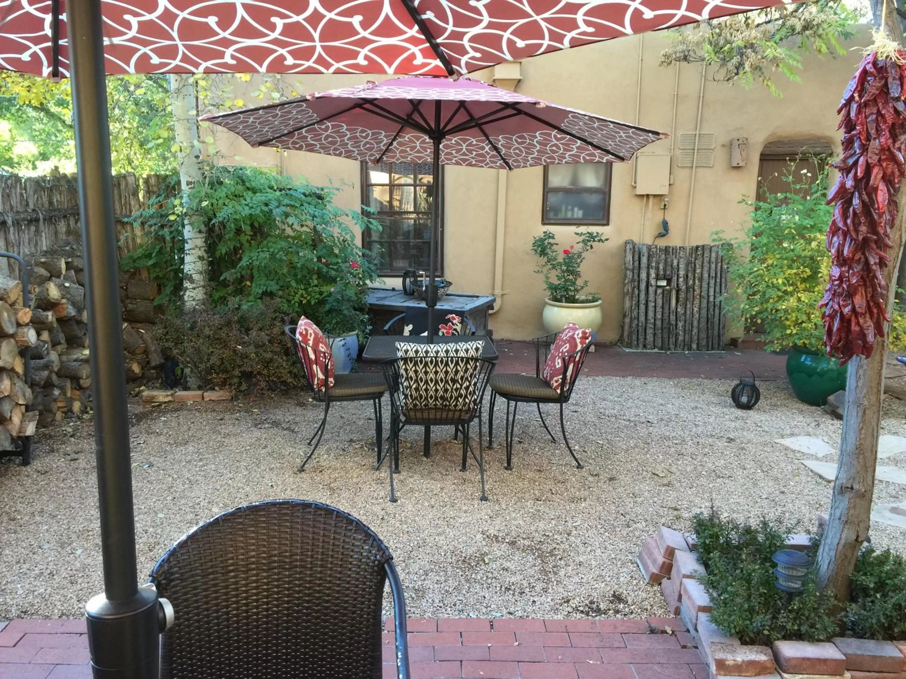 Property building in Casa de Tres Lunas/House of Three Moons