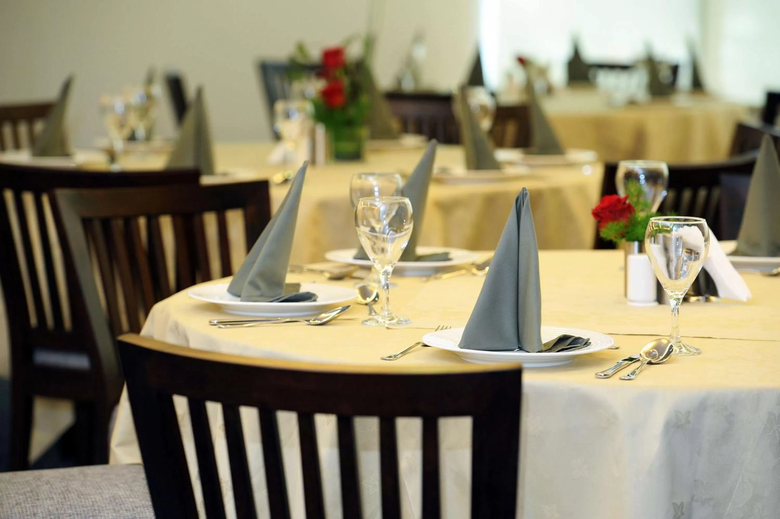 Restaurant/places to eat in Best Western Plus Mahboula