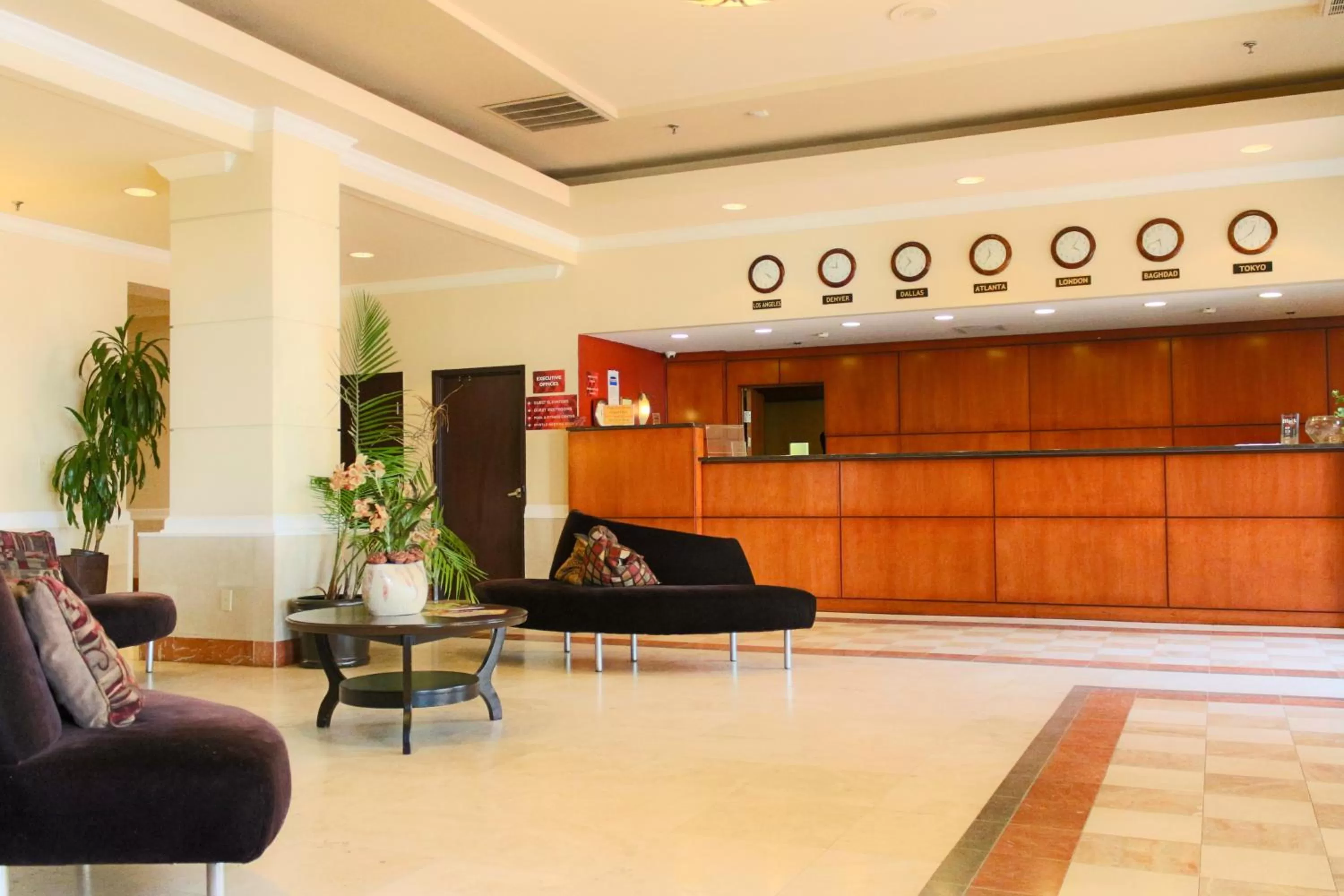 Lobby or reception in Ramada Plaza by Wyndham Atlanta Airport