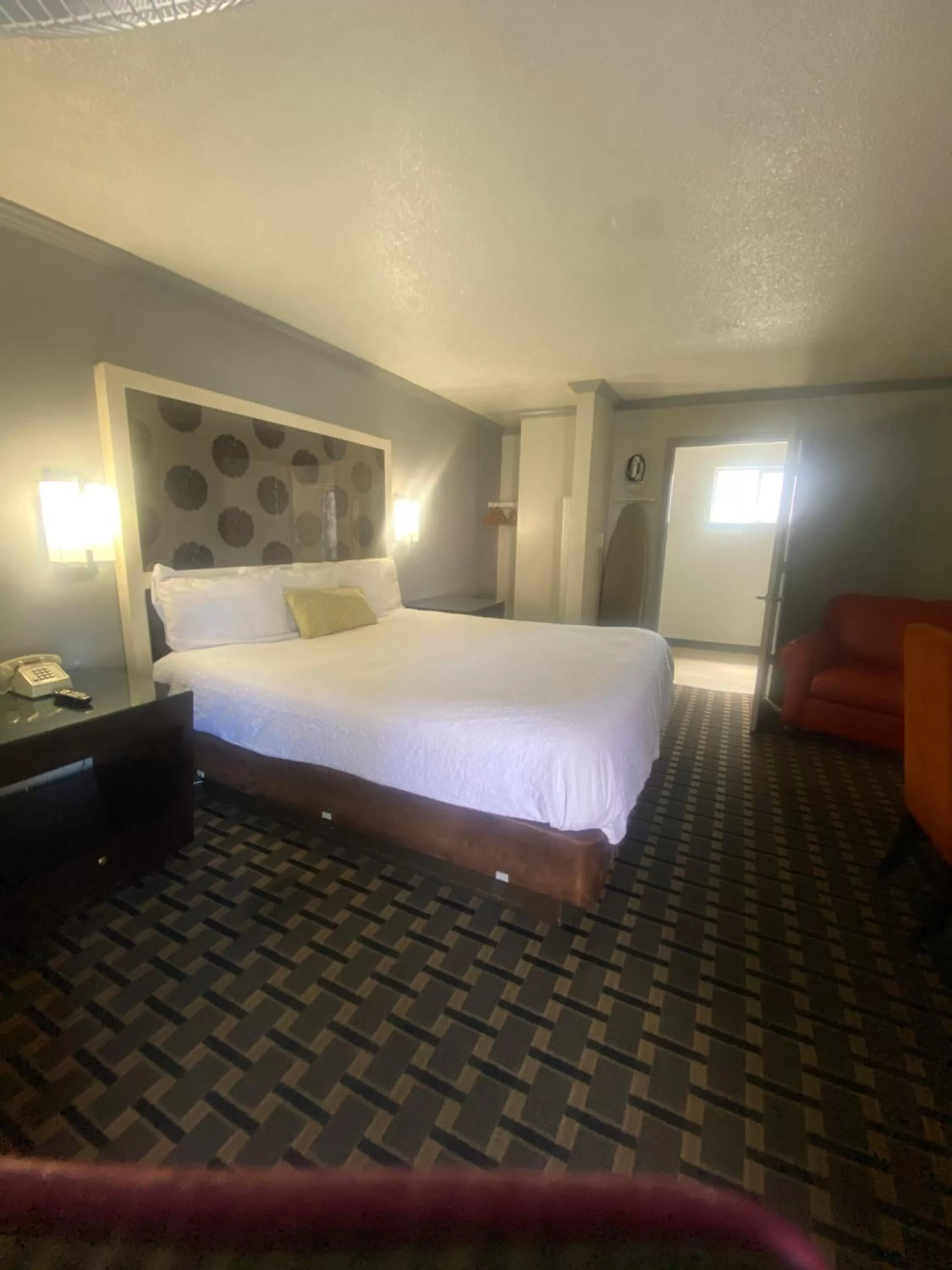 Bed in Budget INN At The Heavenly Gondola