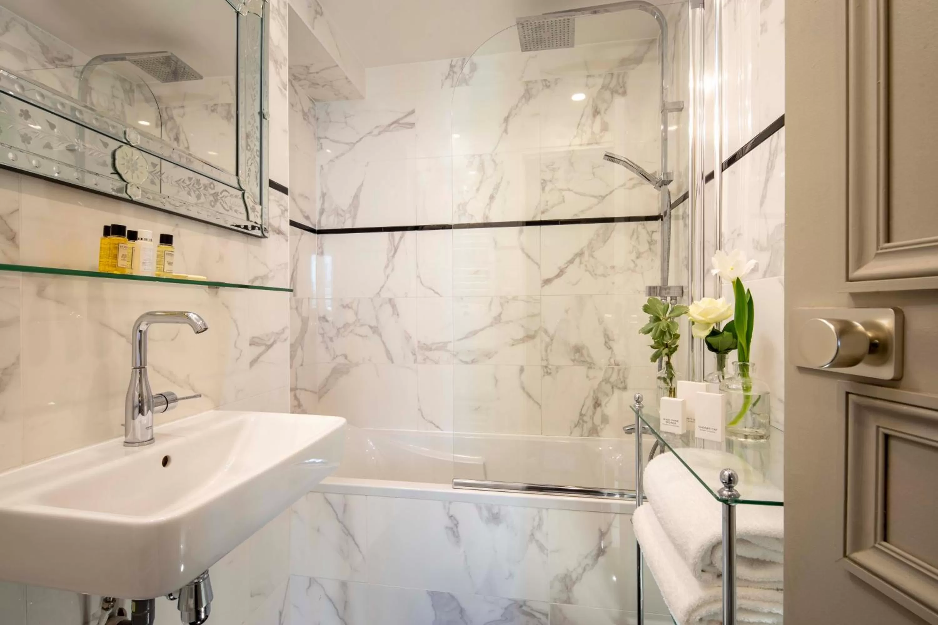 Bathroom in Hotel Relais Bosquet by Malone