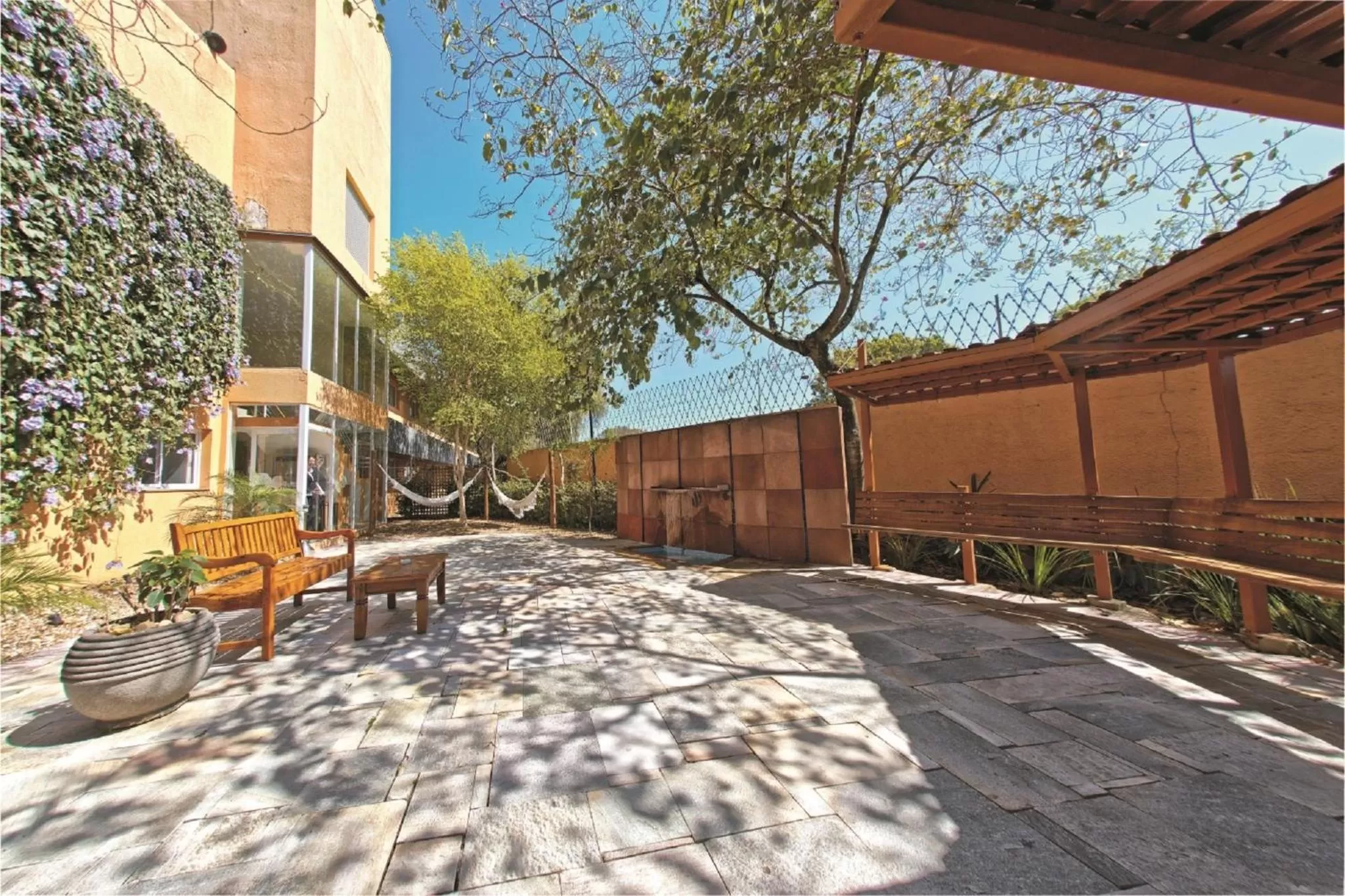 Garden in Carlton Plaza Baobá