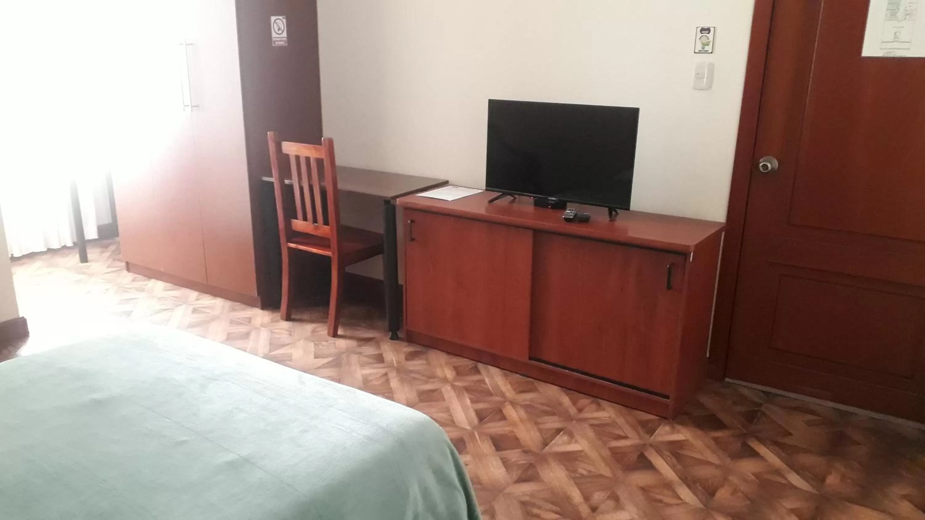 Photo of the whole room, TV/Entertainment Center in El Cardenal Hotel