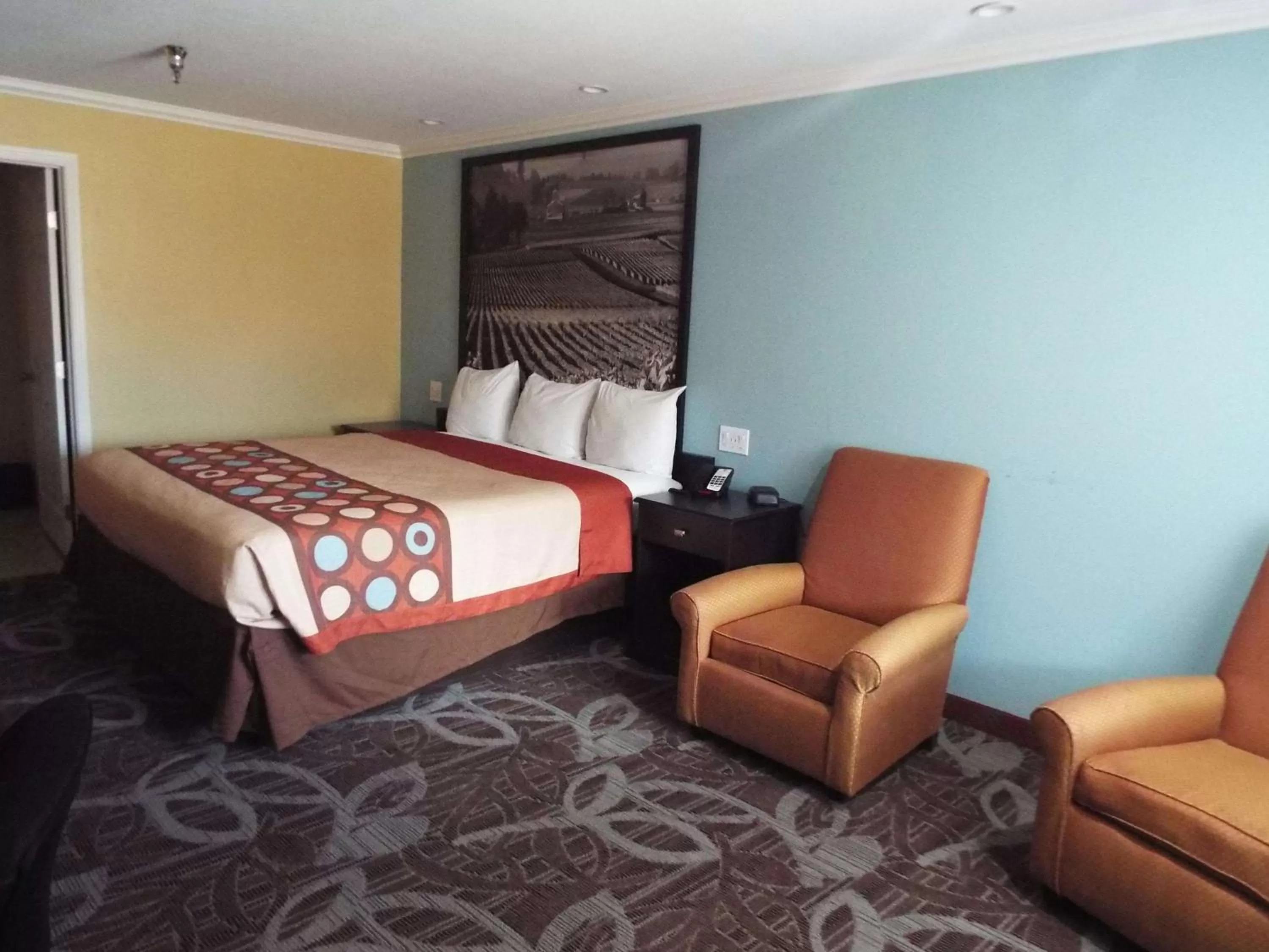 Photo of the whole room, Bed in INN at King City