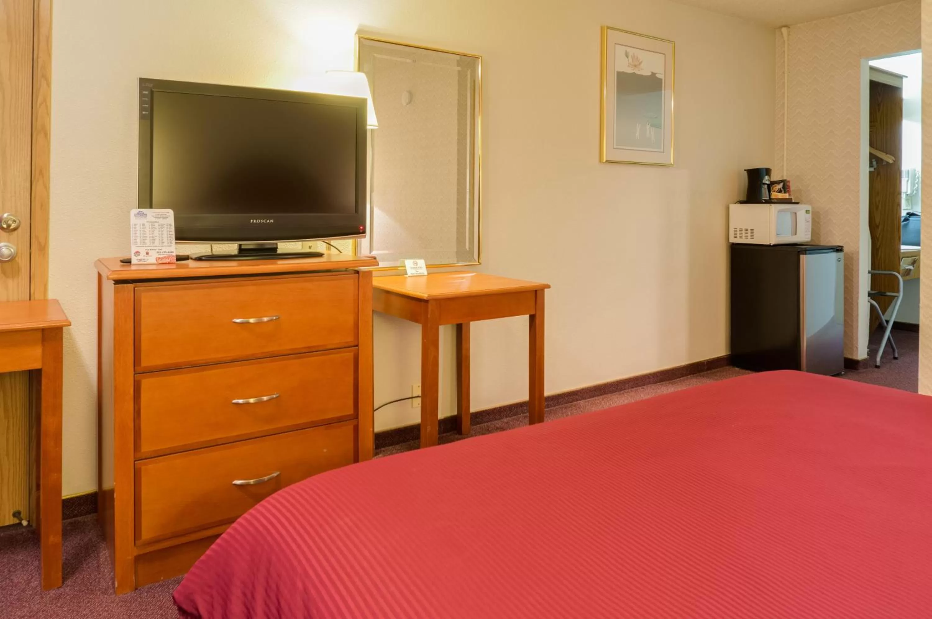 TV and multimedia, Bed in GuestHouse Inn Fife