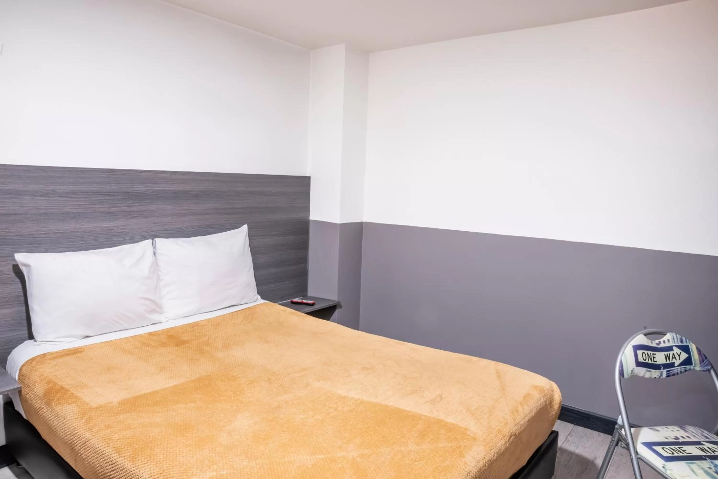 Bedroom, Bed in Hotel Express 53