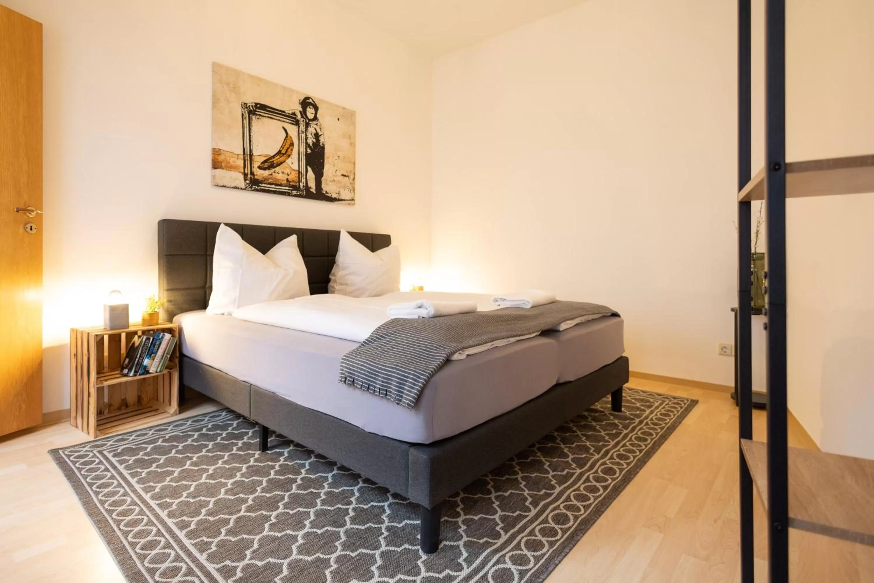 Bed in Ko-Living Space an der Oper - Street Art Design Apartments