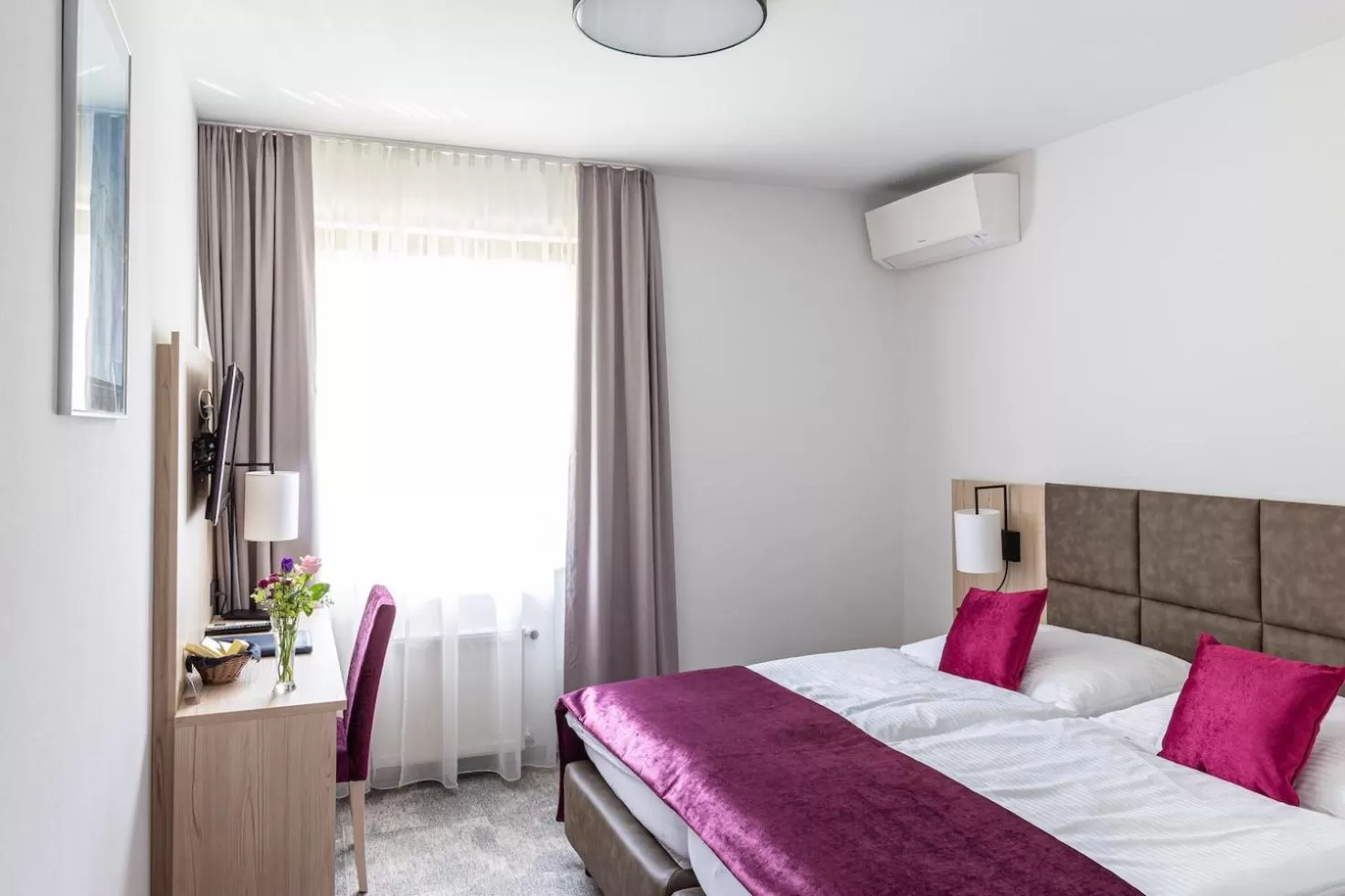 Photo of the whole room, Bed in Gasthof "zur Bahn"