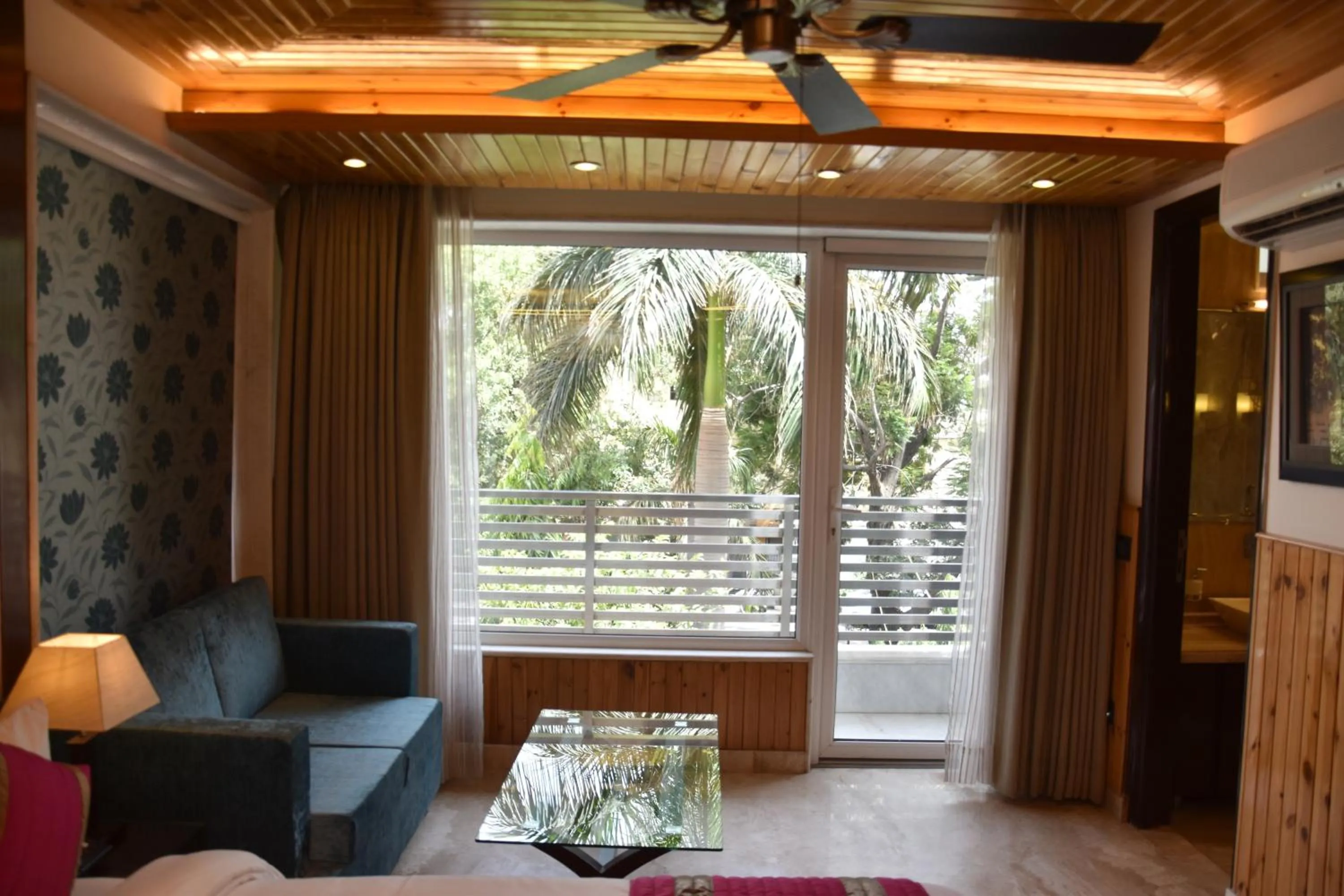 Day in Wood Castle Grand