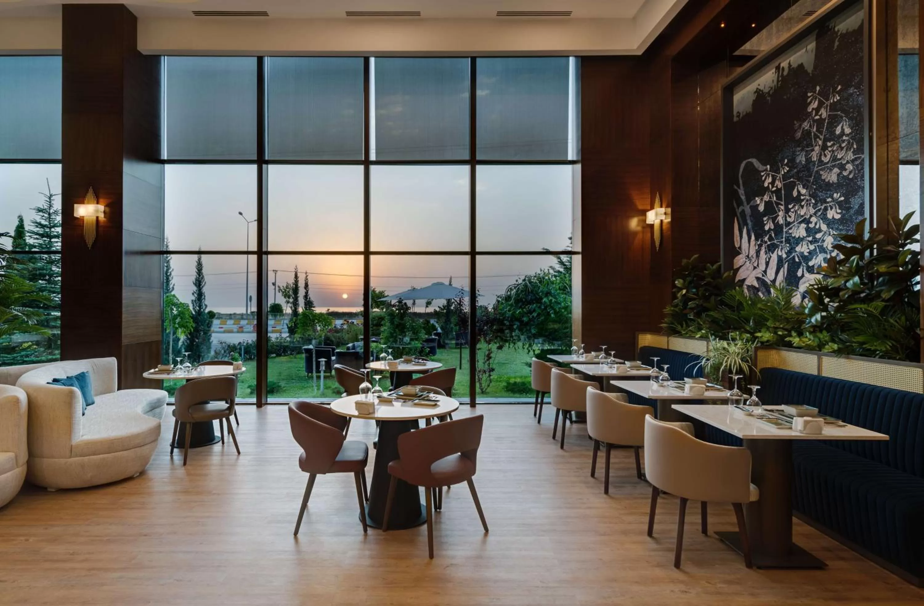 Restaurant/places to eat in Doubletree by Hilton Van