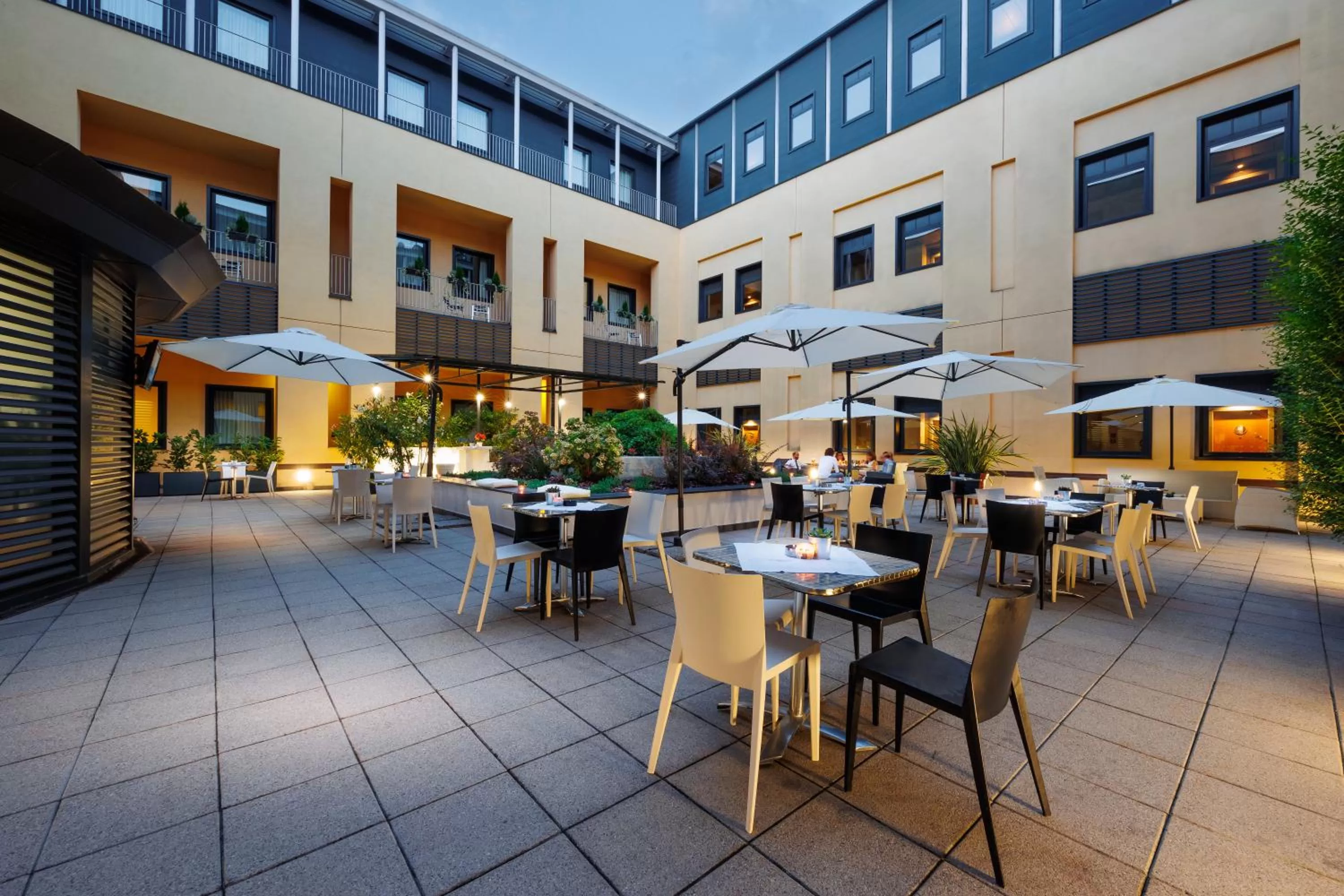 Inner courtyard view in iH Hotels Milano Gioia