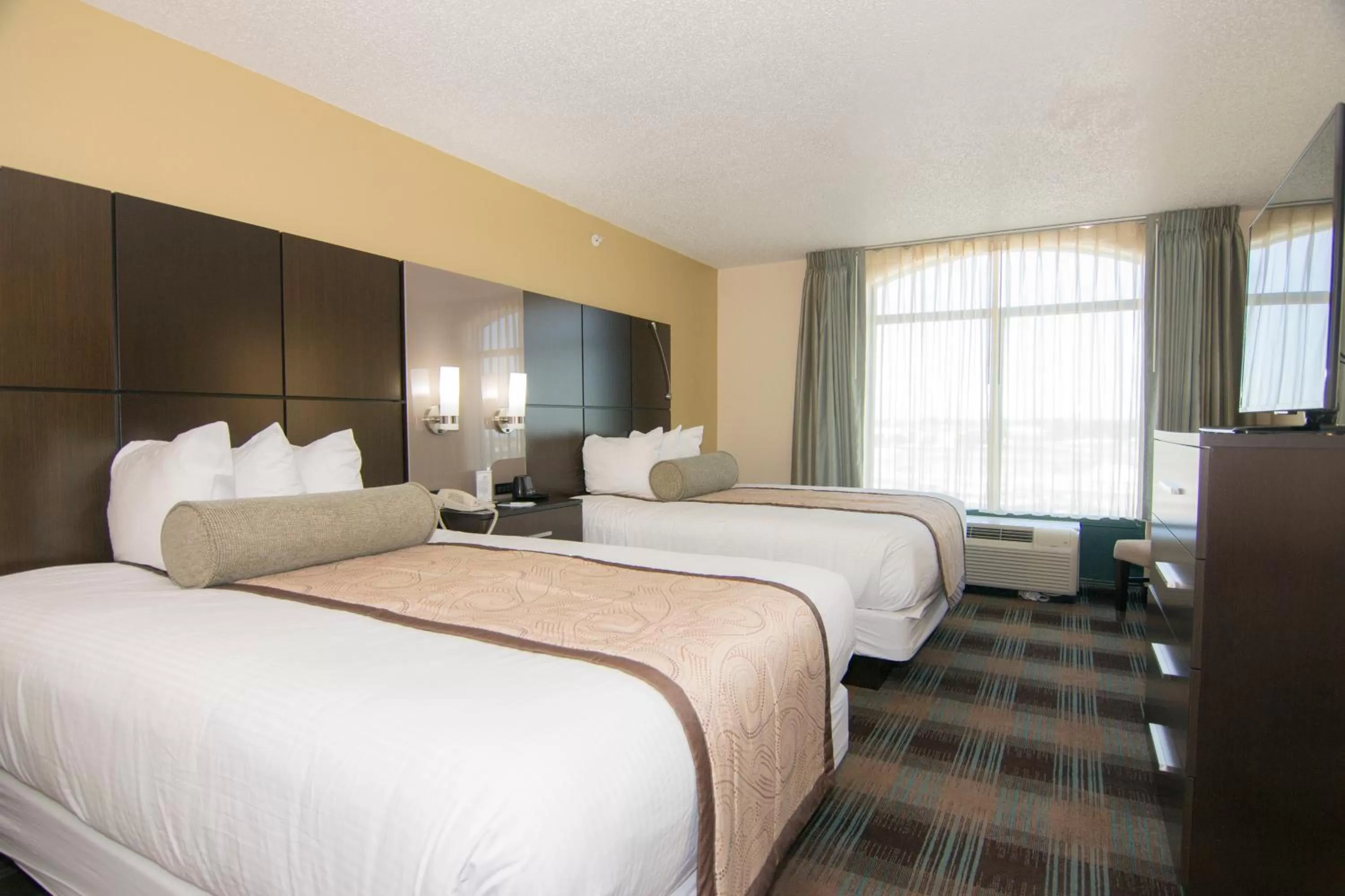 Queen Room with Two Queen Beds and Bath Tub - Mobility/Hearing Access - Non-Smoking in Wingate By Wyndham - Orlando International Airport