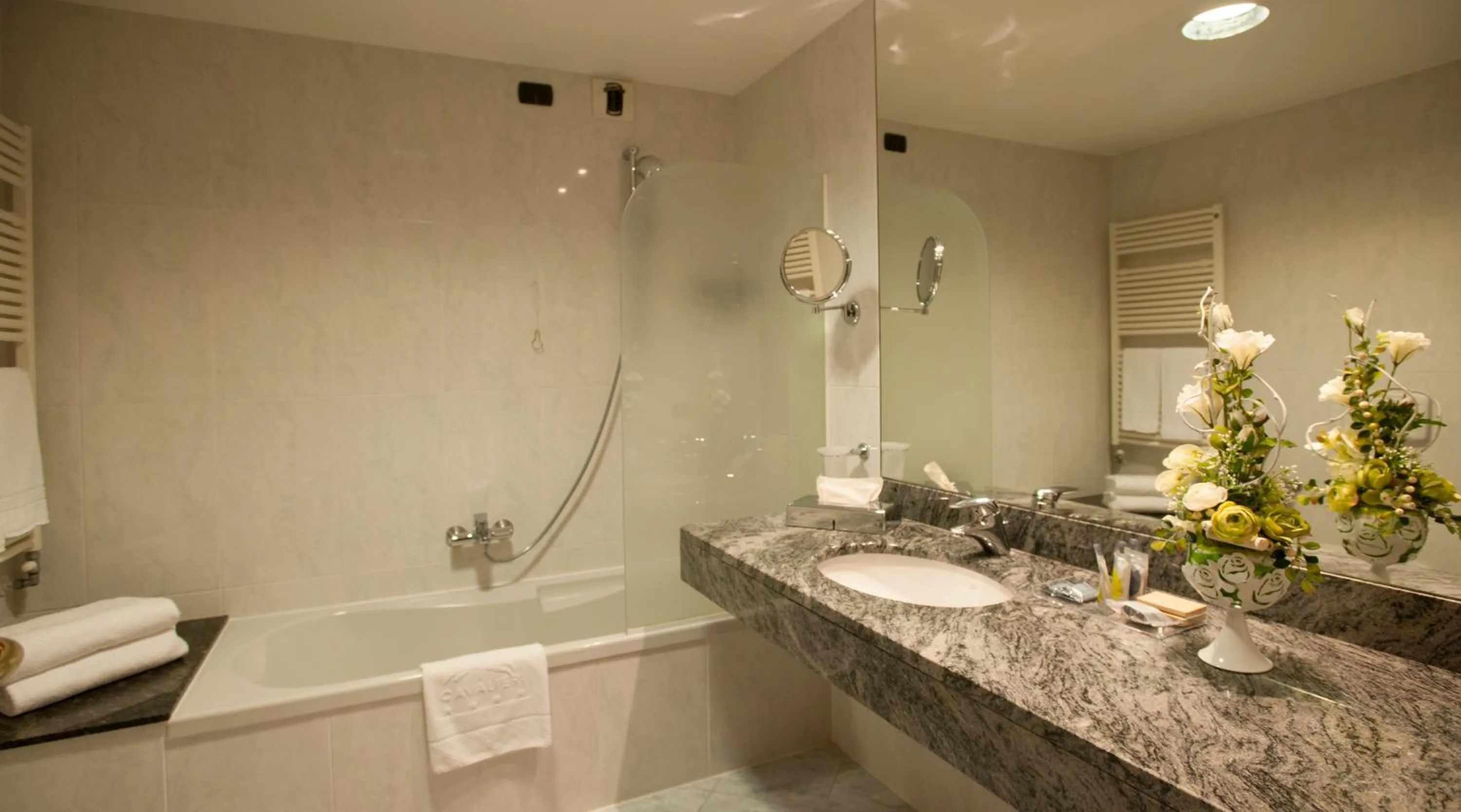 Shower in Phi Hotel Cavalieri