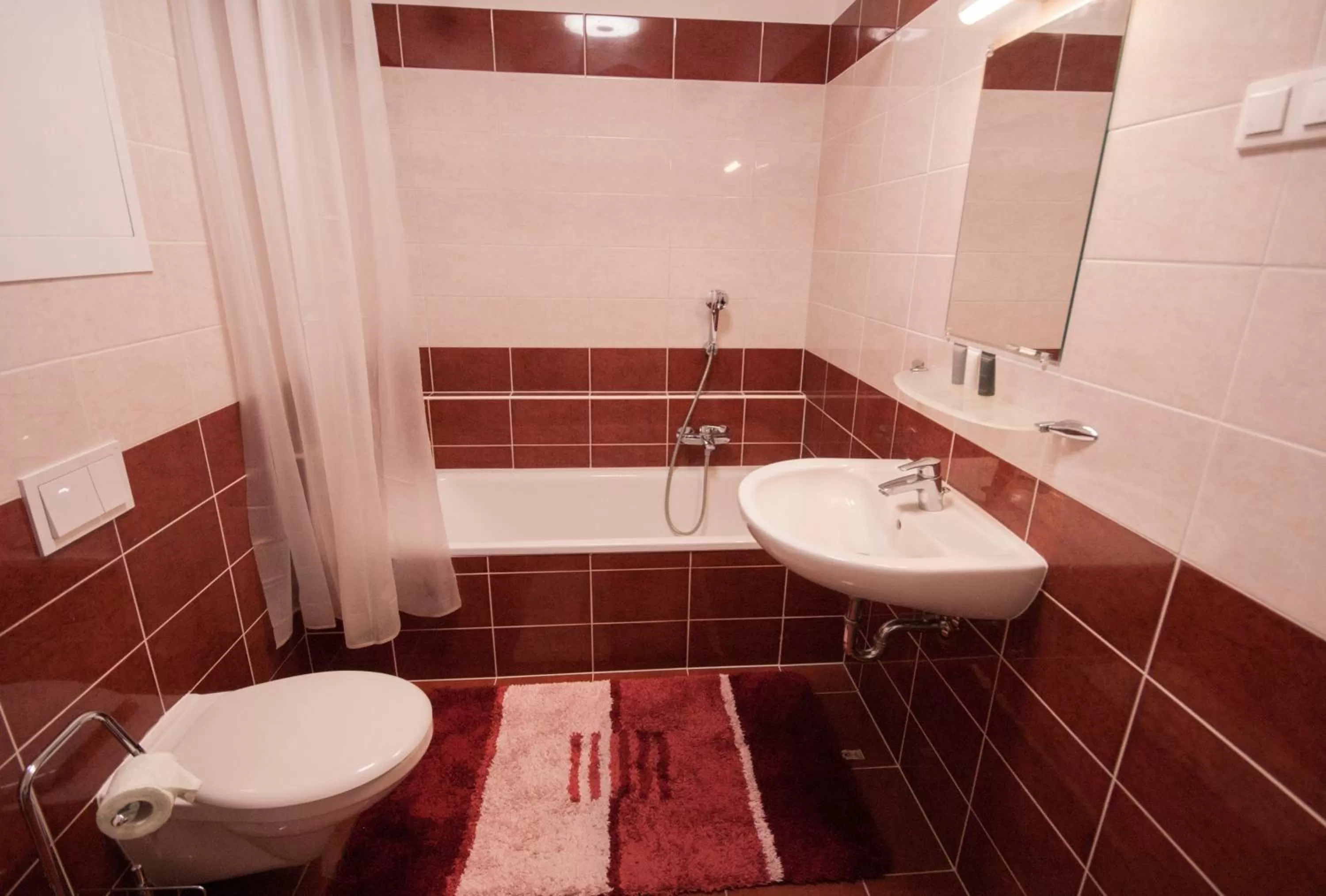 Toilet in Keleti Aparthotel