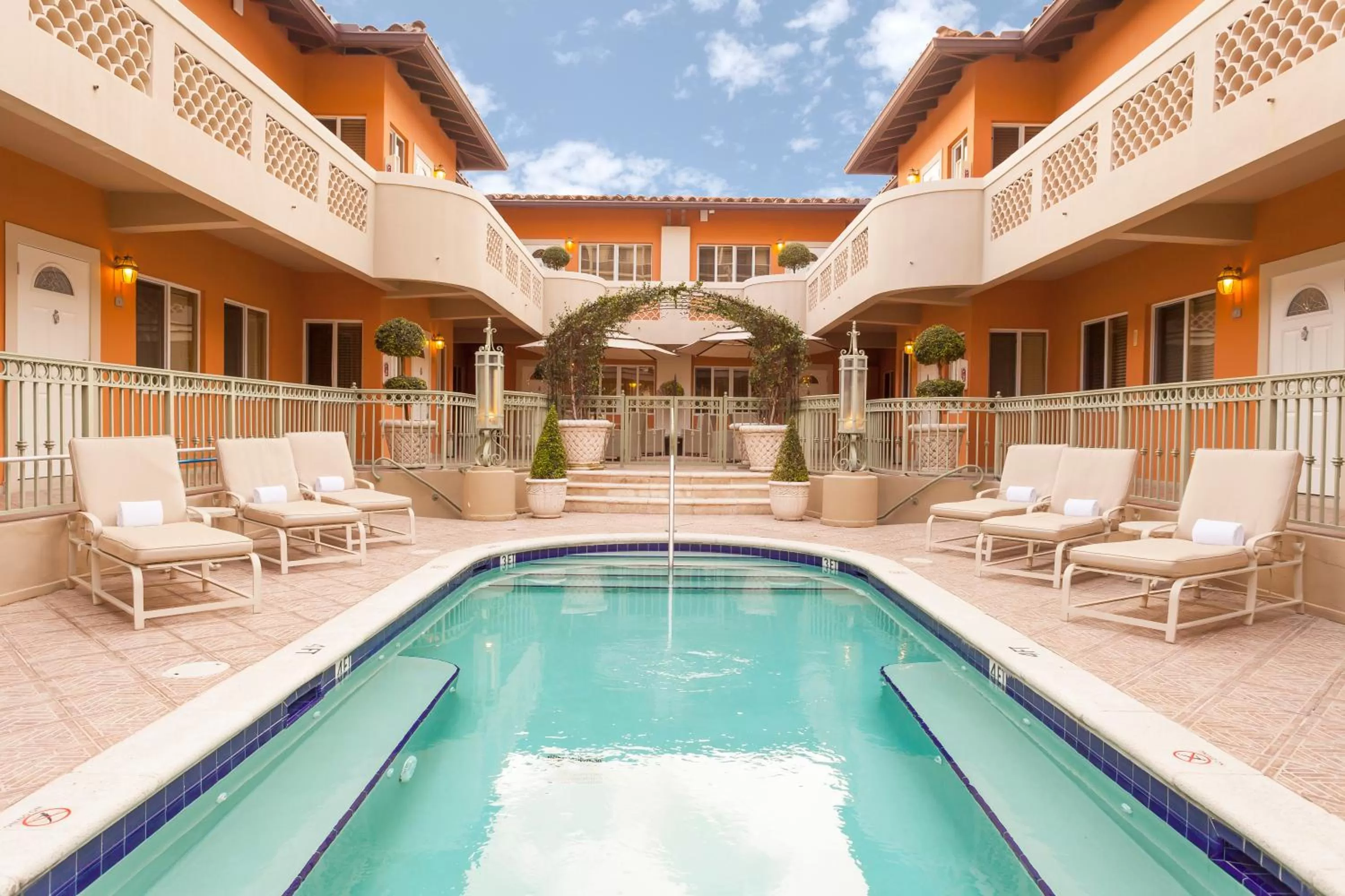 Swimming pool in Sun Harbour Boutique Hotel