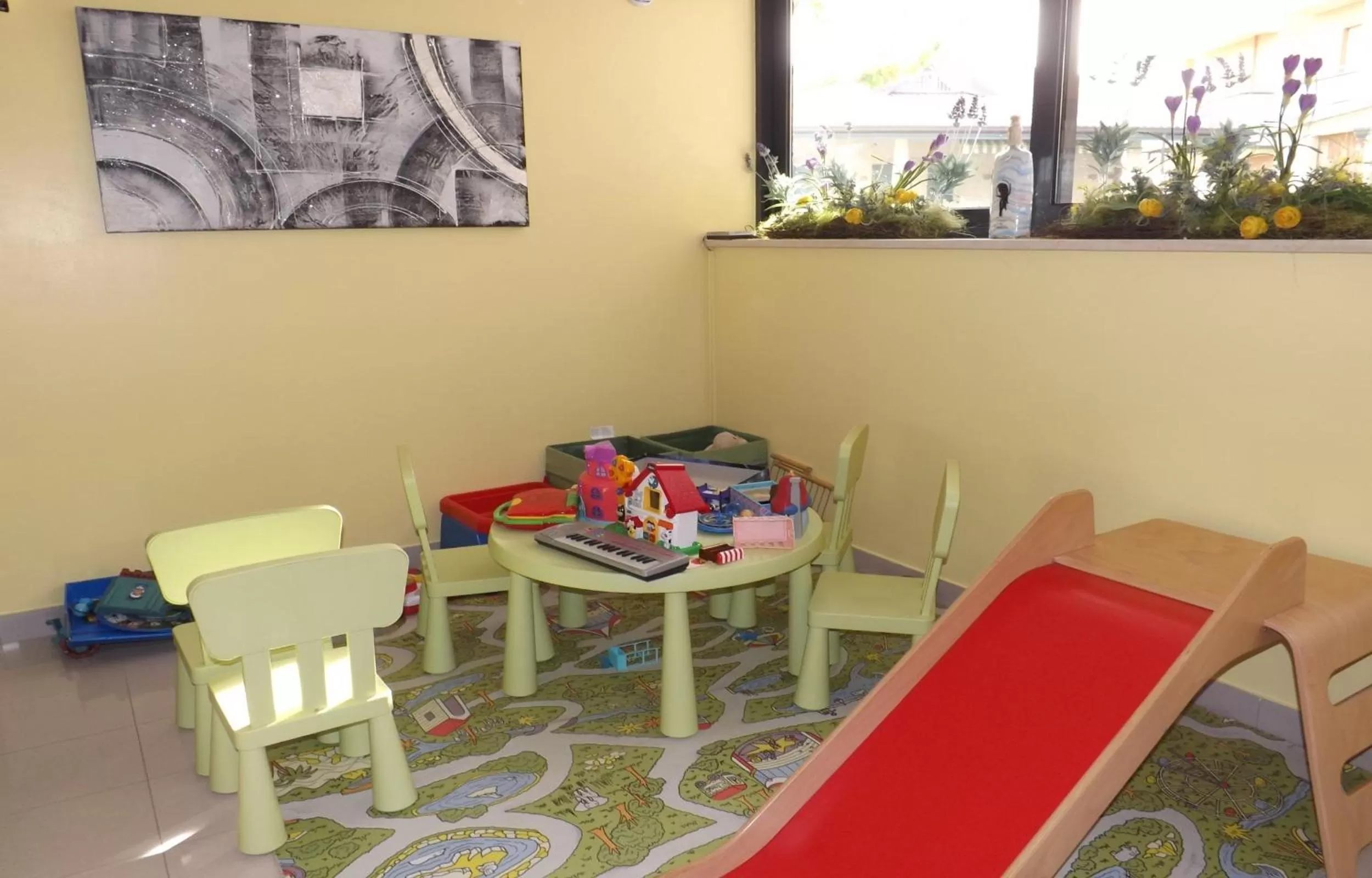 Communal lounge/ TV room in Hotel Villa Claudia