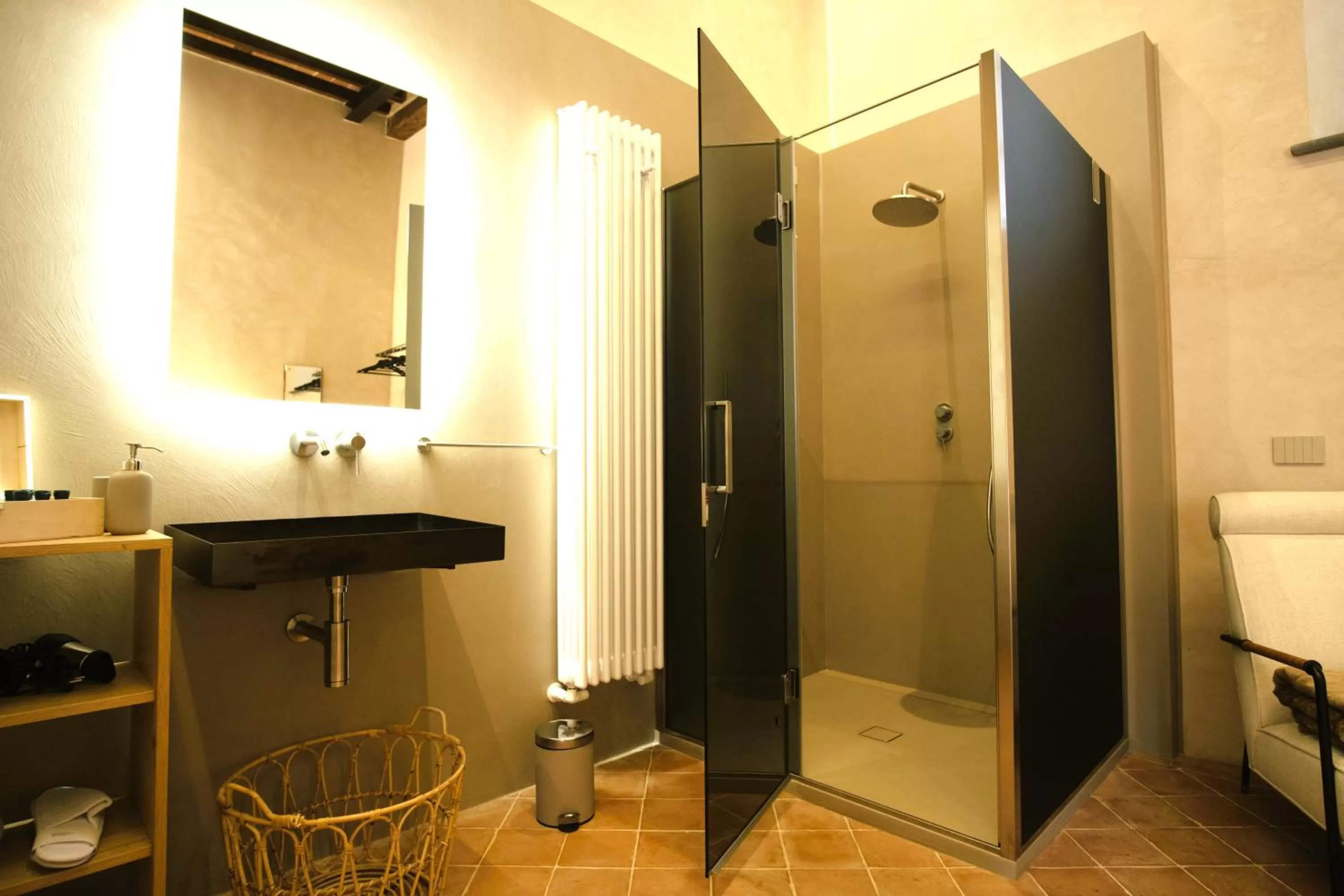 Queen Room in Badia Giulia Prestigious Historical B&B, Camaiore - Adults Only - No Pets