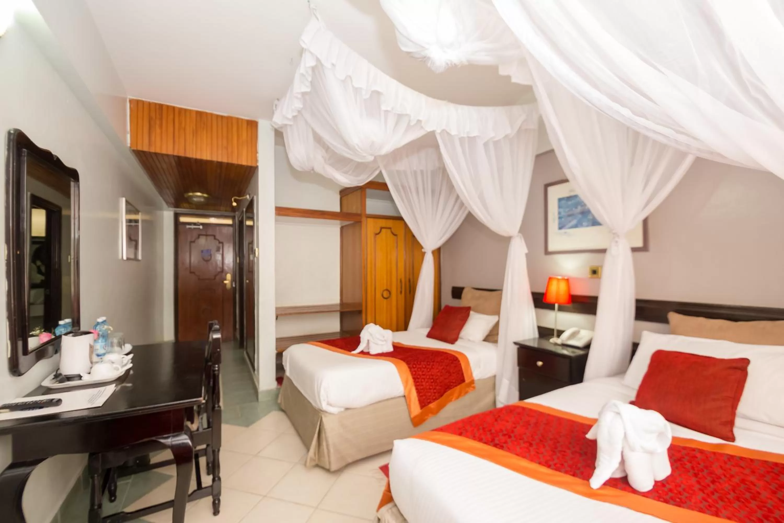 Photo of the whole room, Bed in Marble Arch Hotel