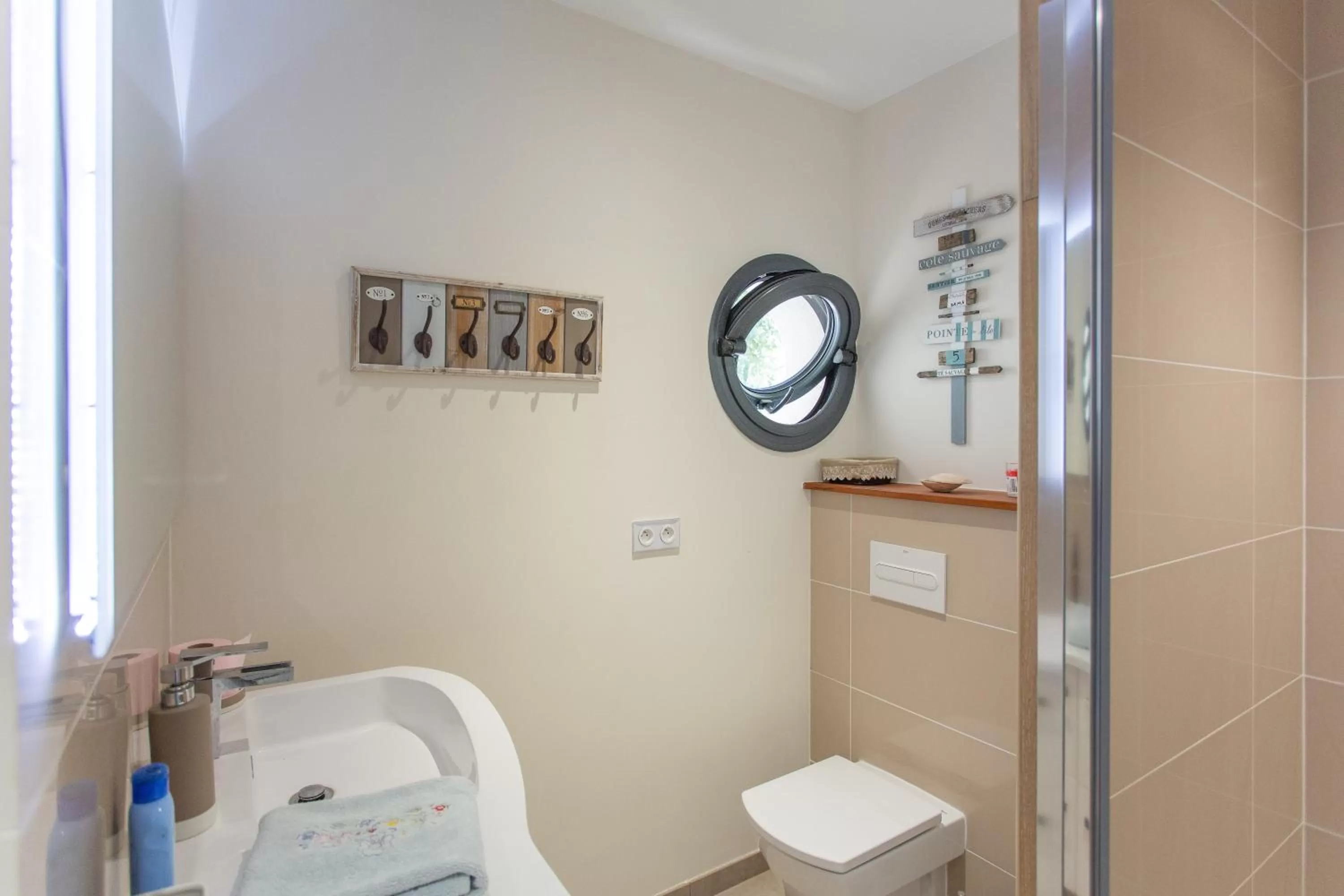 Bathroom in Dune et Coquelicot