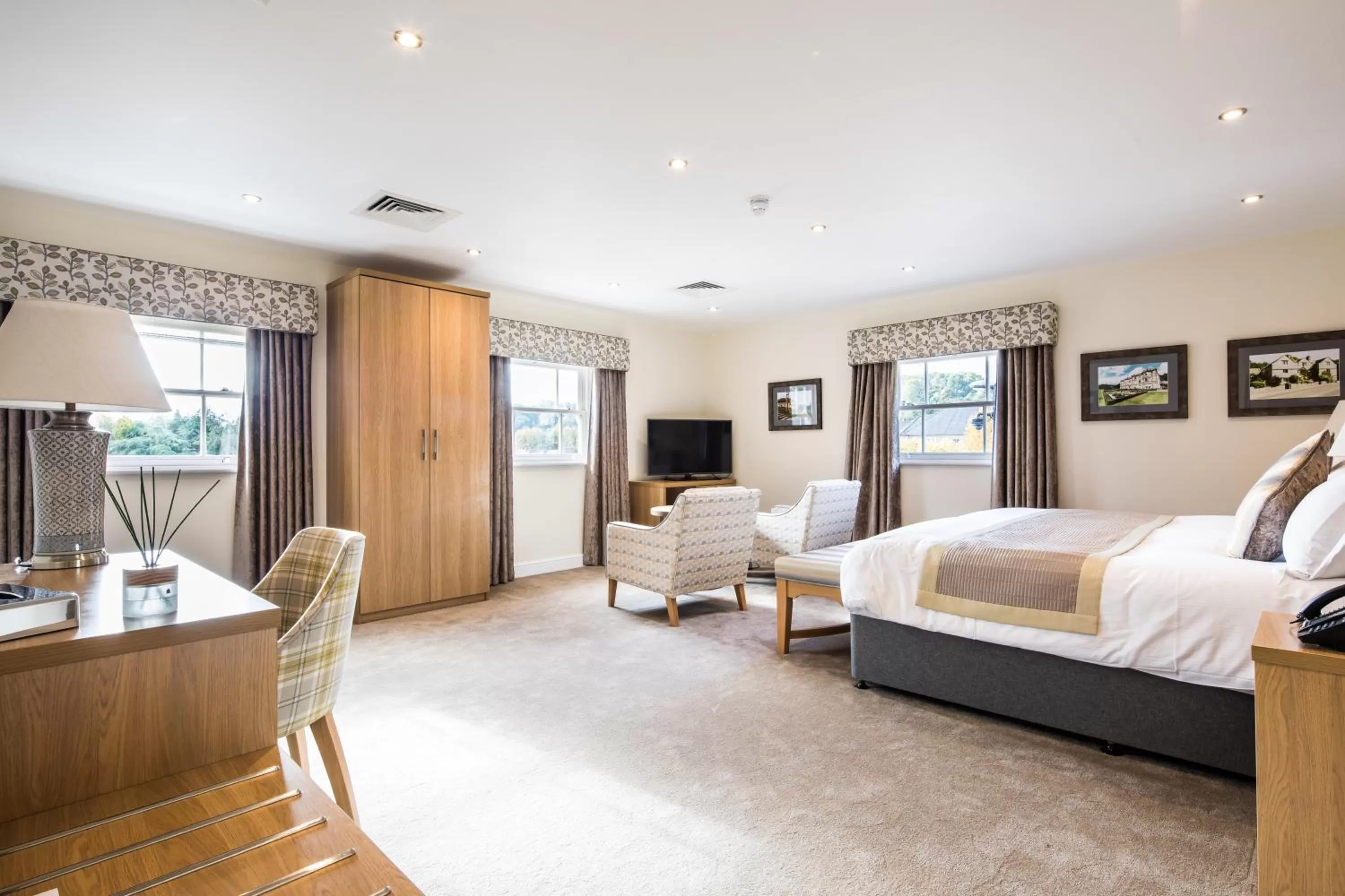 Seating area, Bed in The H Boutique Hotel