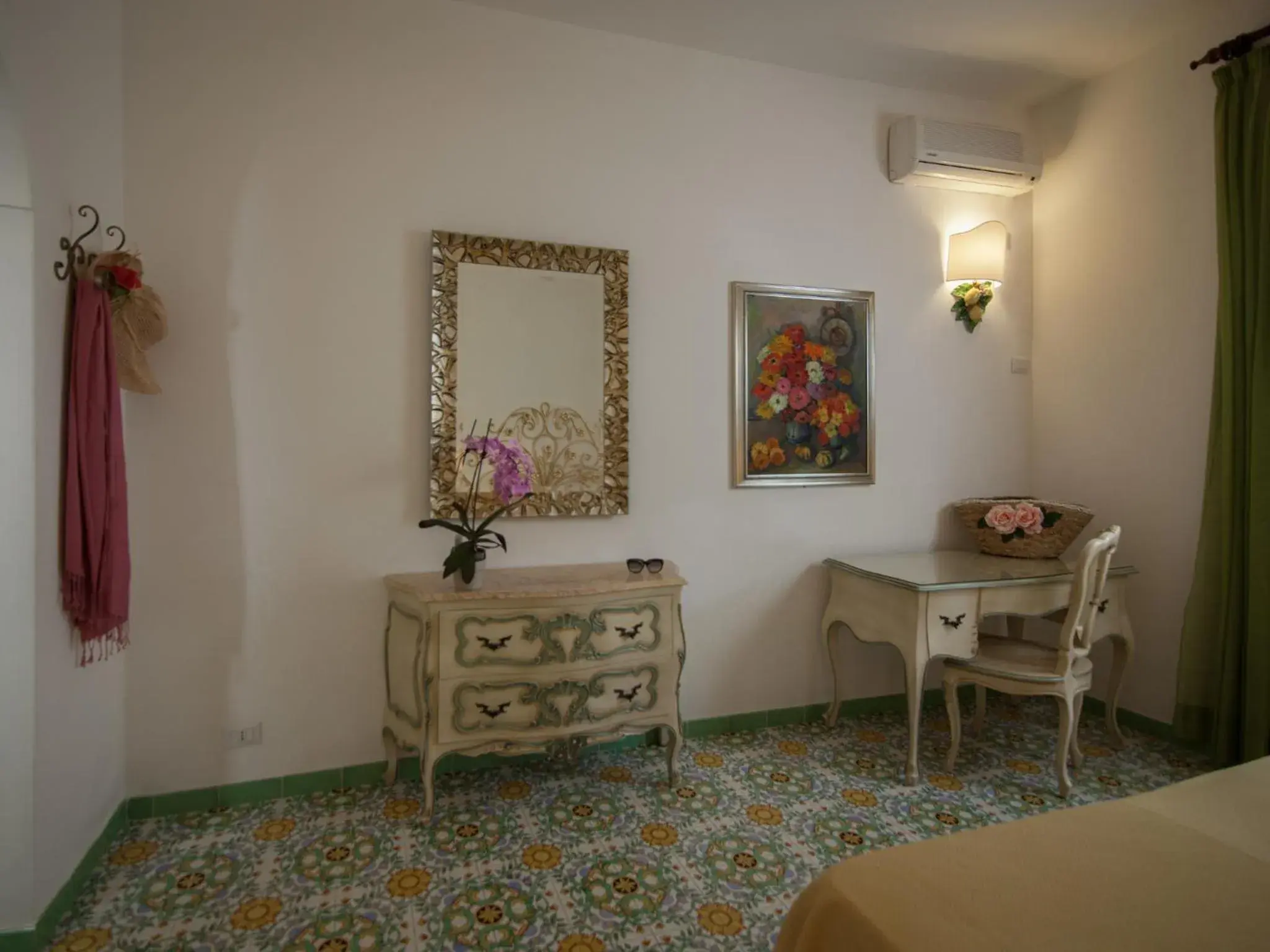 Classic Quadruple Room in Semiramis Hotel De Charme & Pools Classic Quadruple Room in Semiramis Hotel De Charme & Pools