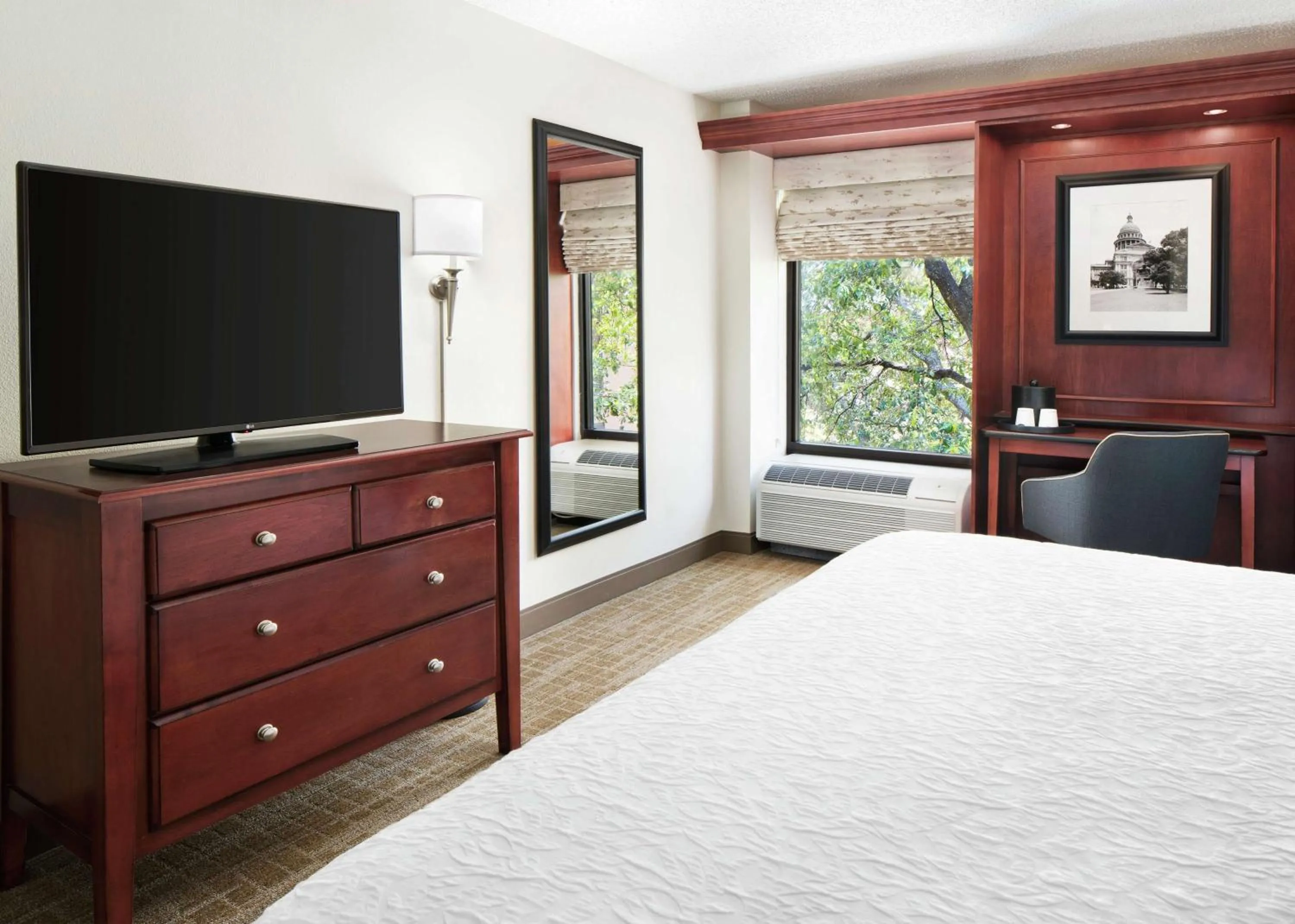 Bedroom, Bed in Hampton Inn Austin North