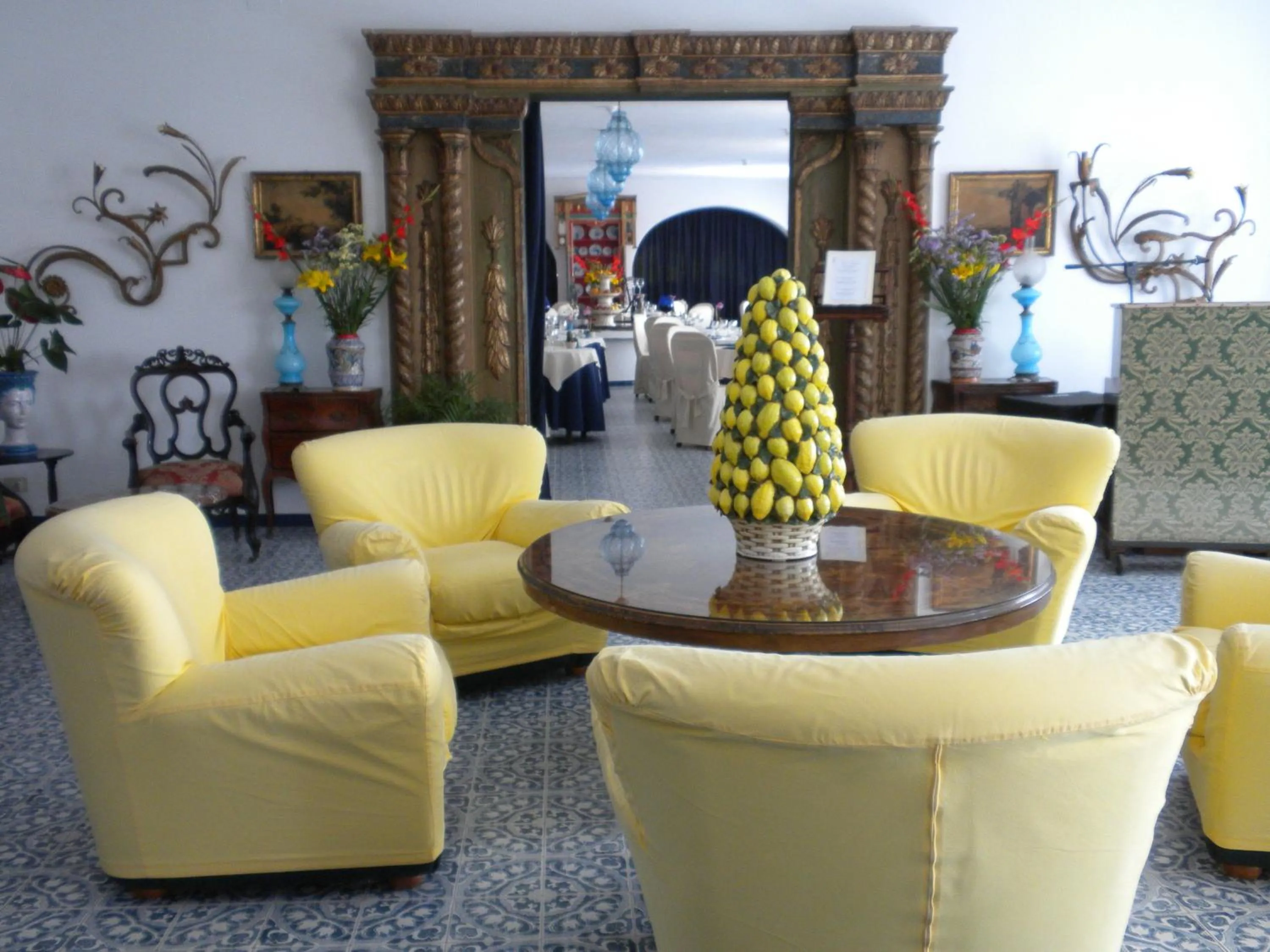 Communal lounge/ TV room in Arathena Rocks Hotel