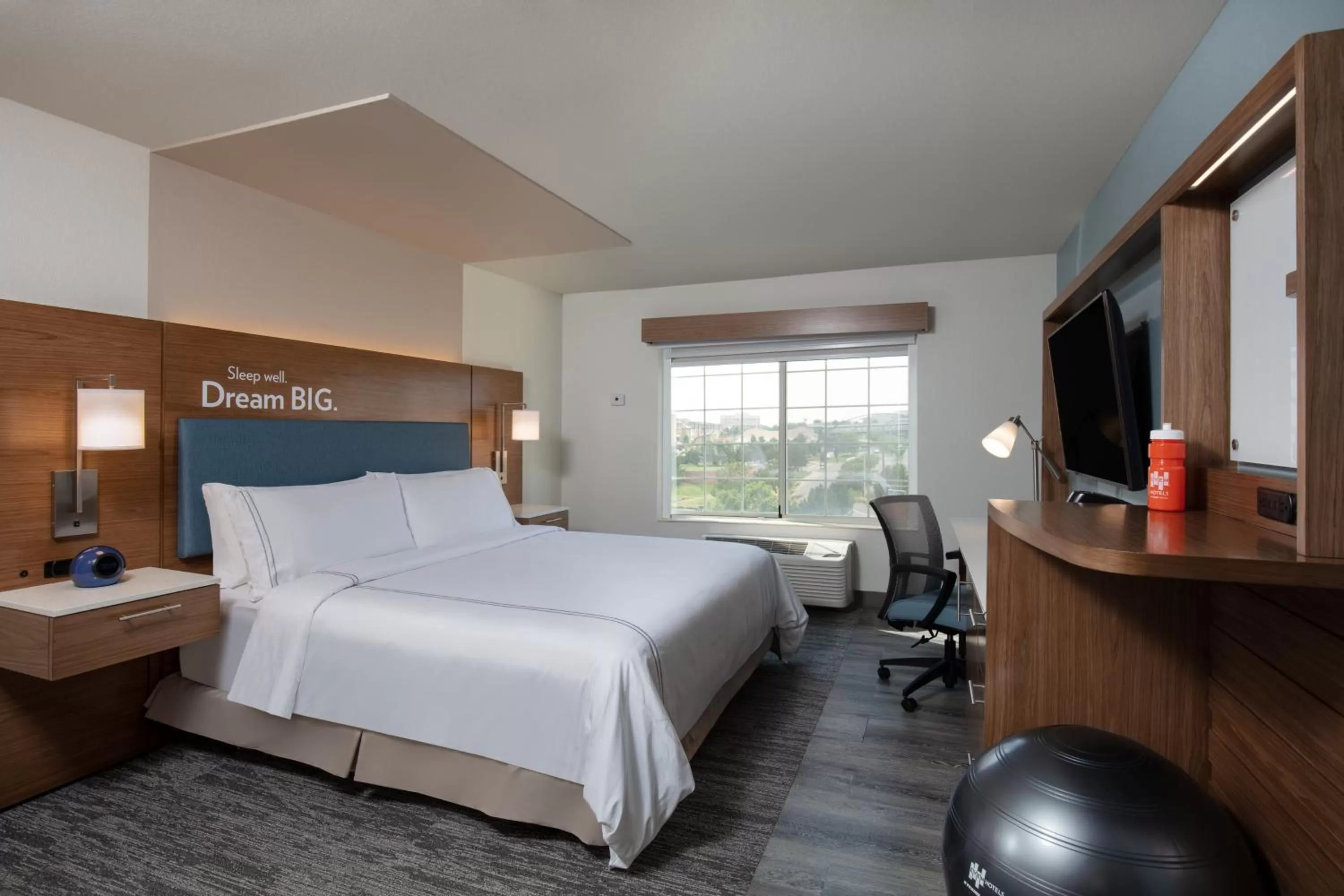 Photo of the whole room, Bed in EVEN Hotels Denver Tech Center-Englewood by IHG