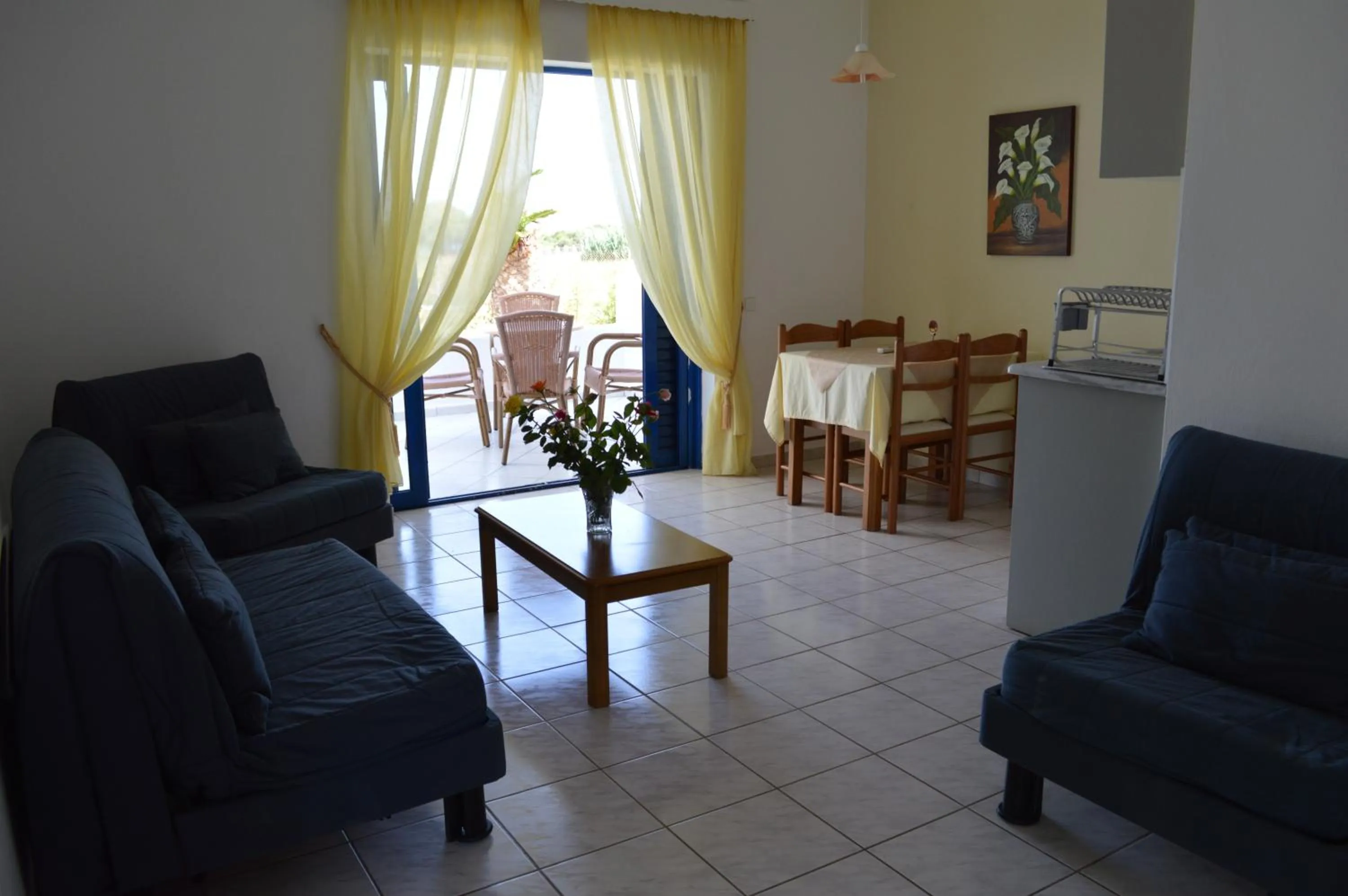 Communal lounge/ TV room in Hotel Oasis