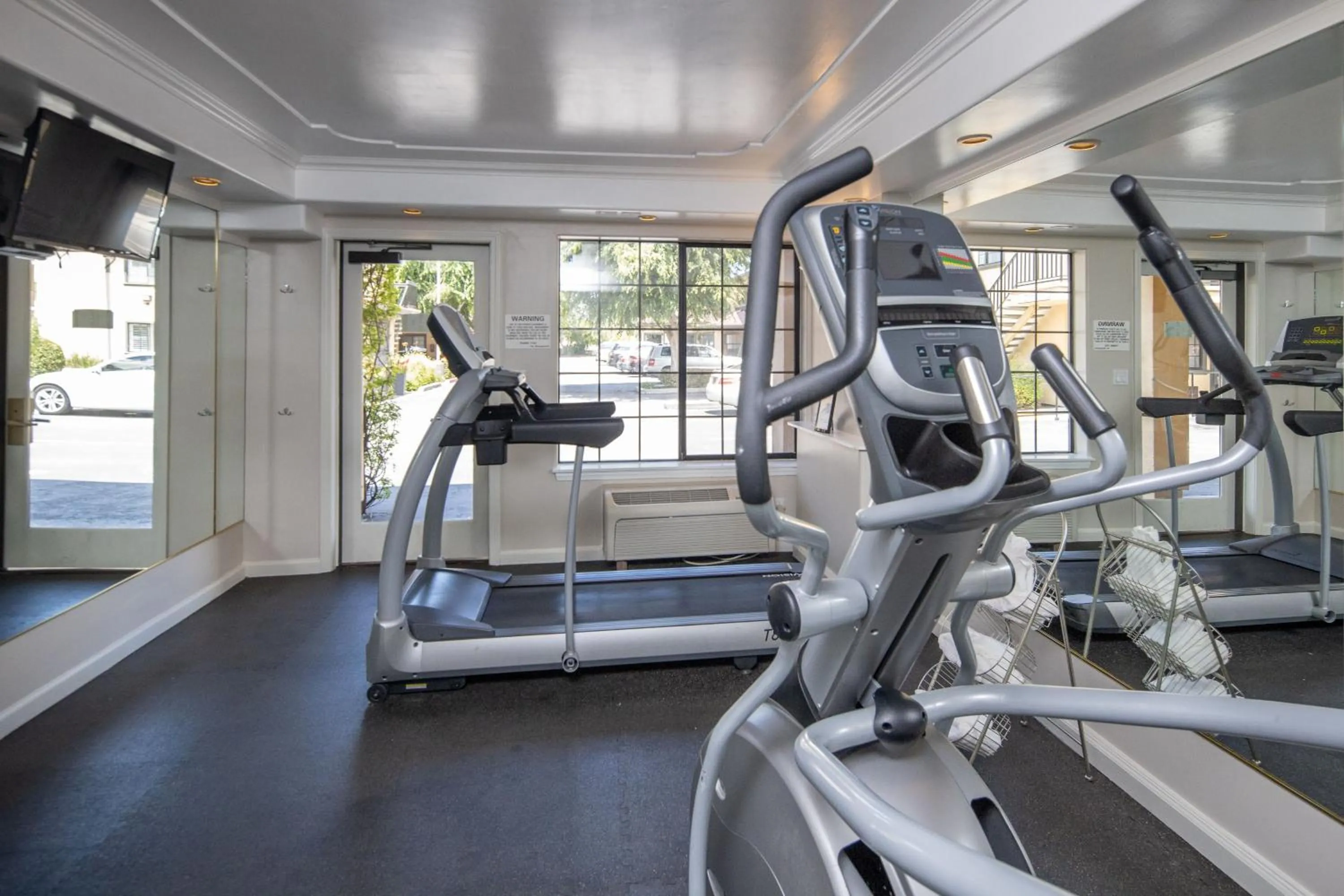 Fitness centre/facilities in Ramada by Wyndham Mountain View