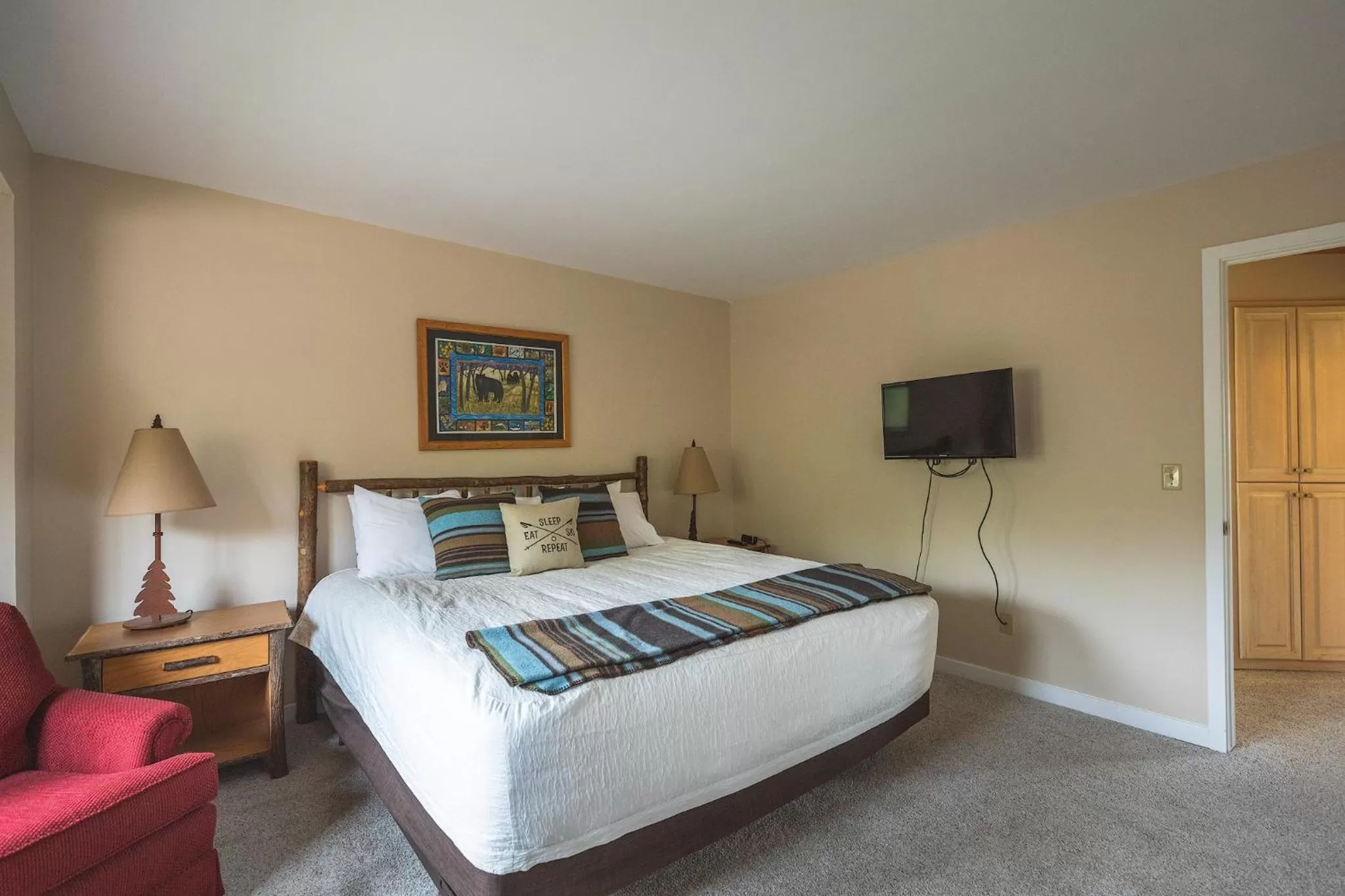 Bed in Caribou Highlands Lodge