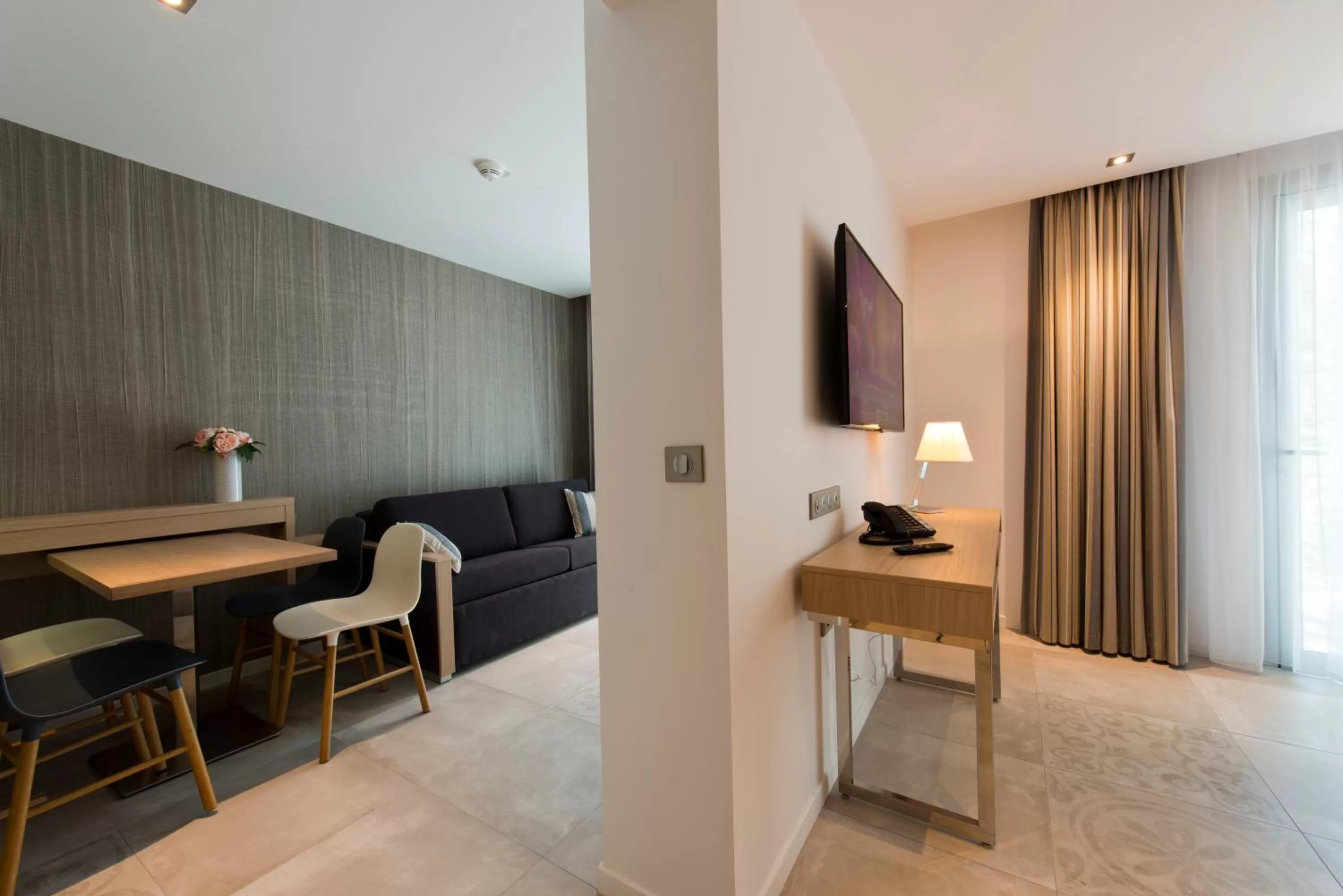 Living room in Golden Tulip Sophia Antipolis - Hotel & Spa