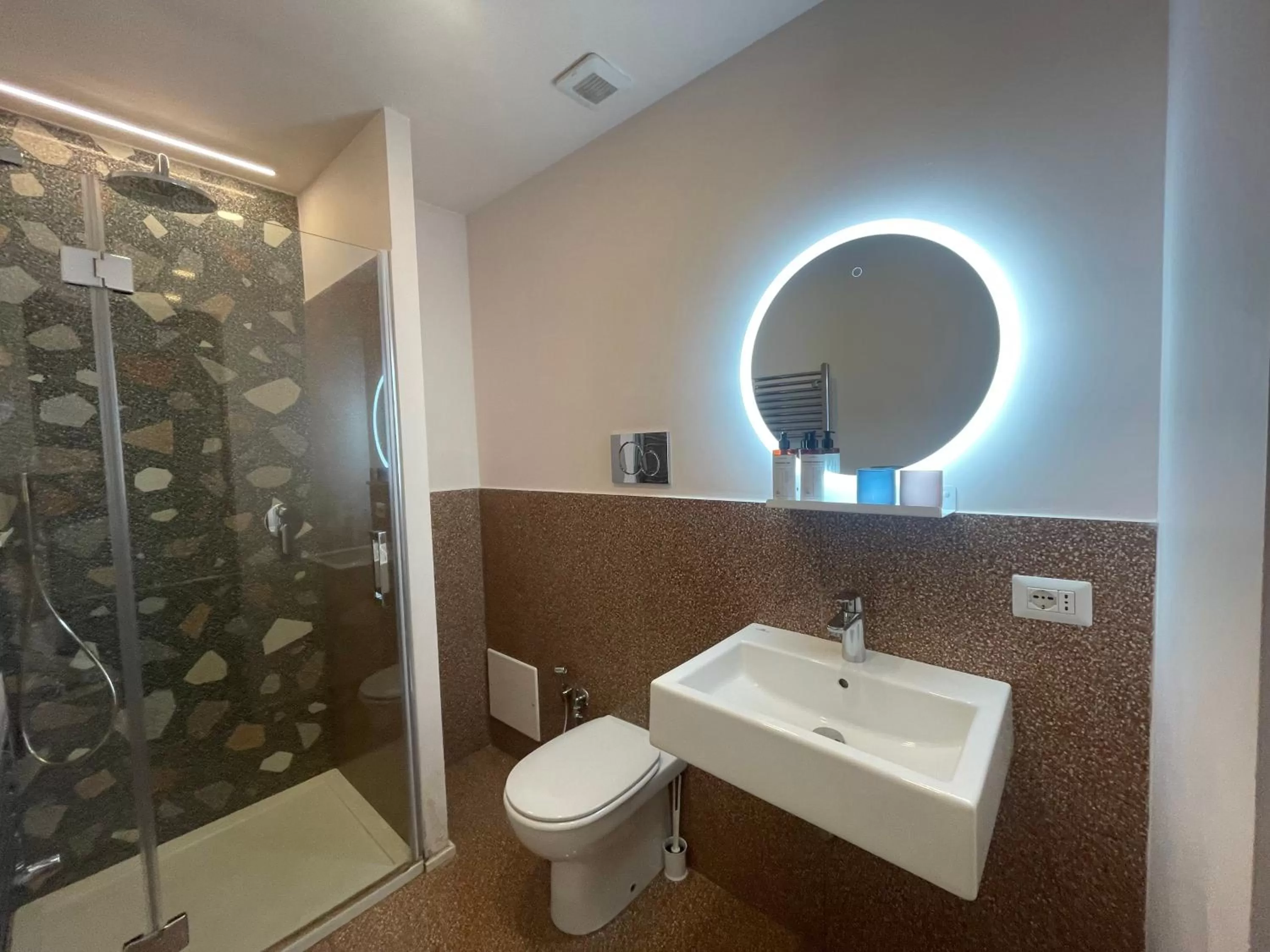 Toilet in MARCANTONIO HOME ROME - Vatican -